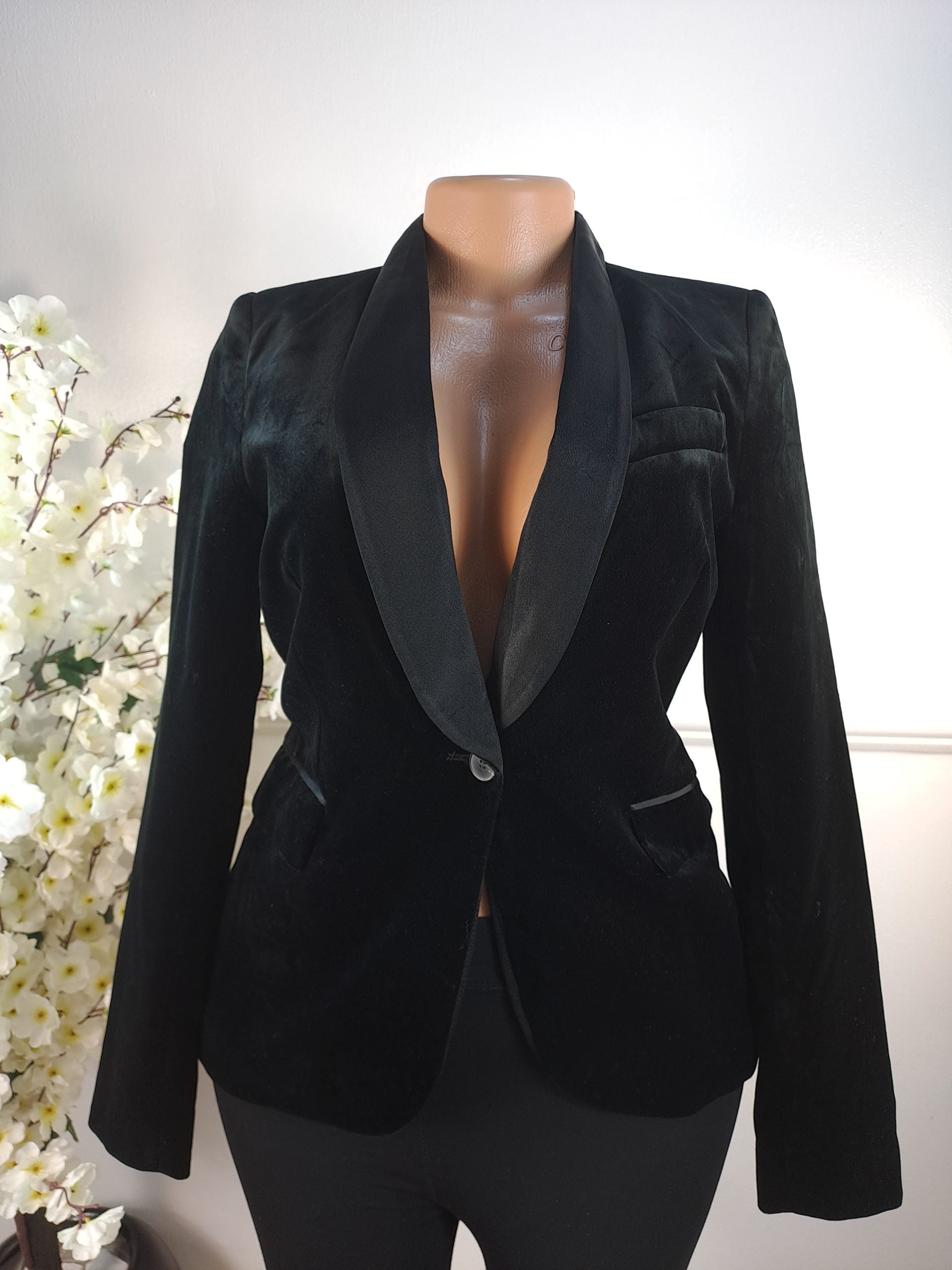 ZARA WOMAN UK SIZE 6 [LENGHT 26 INCHES] image 0
