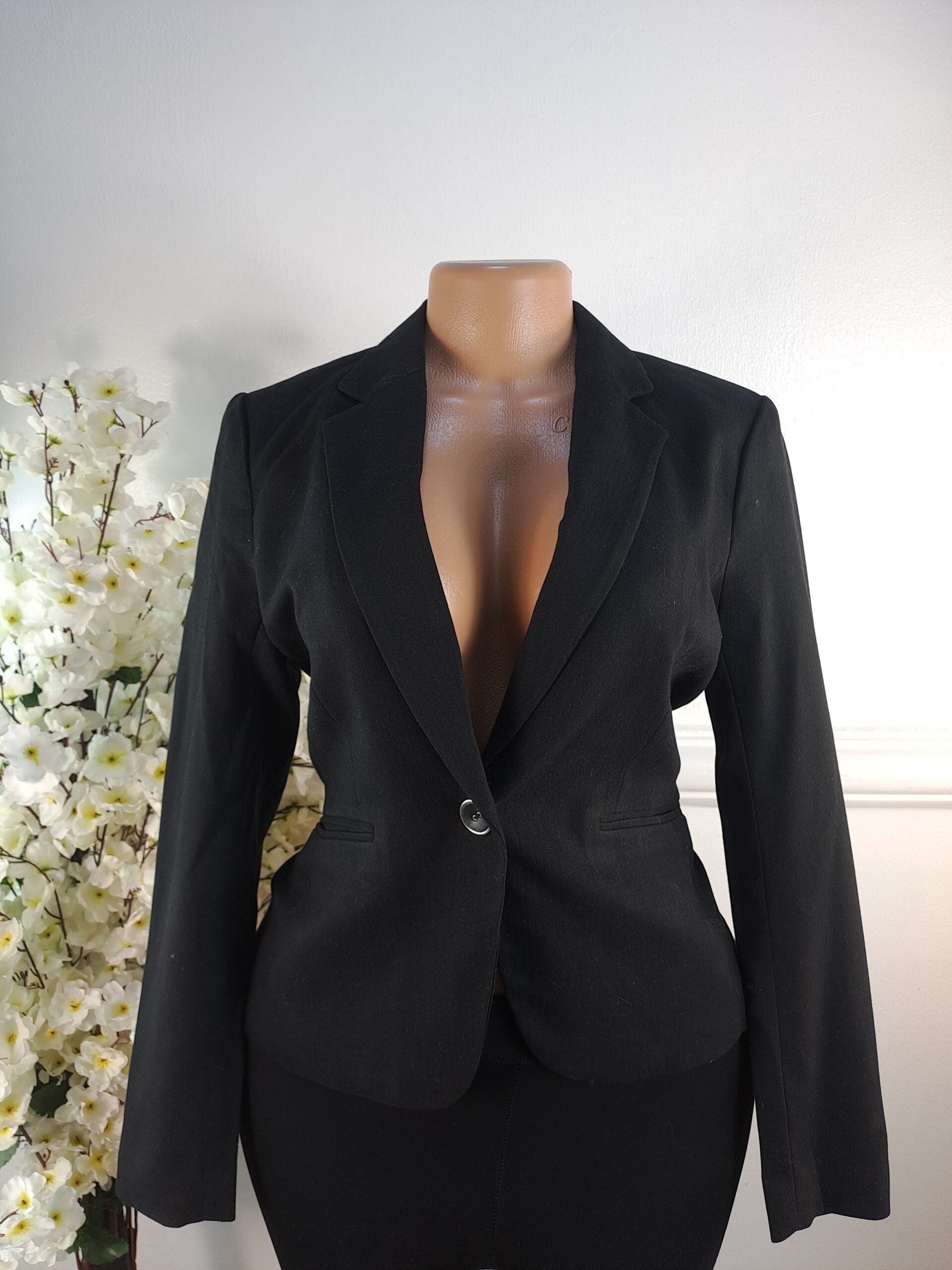 H&amp;M UK SIZE 6 [LENGTH 22 INCHES, BLACK] image 0