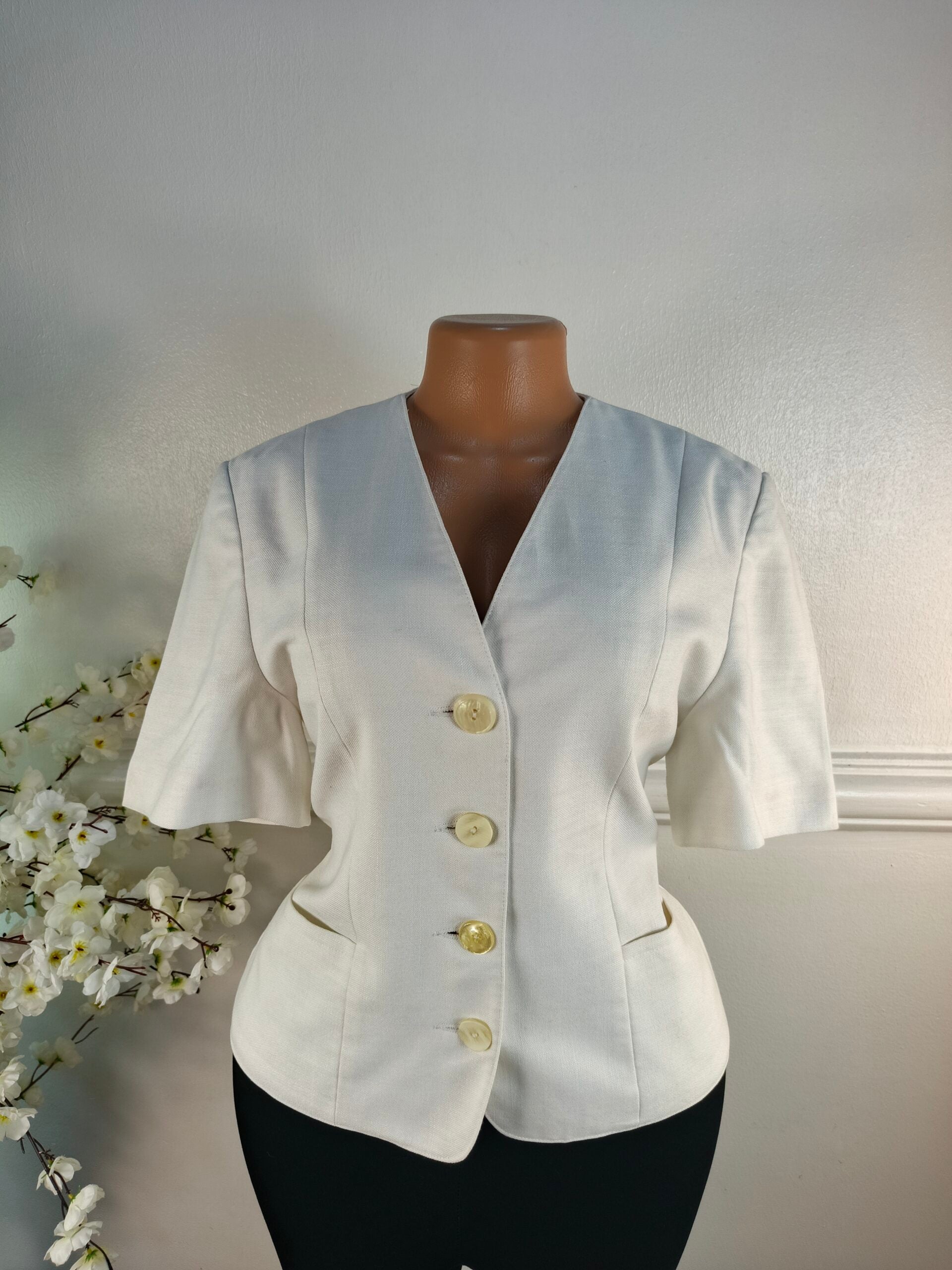 BLAZER UK SIZE 14 [LENGTH 24 INCHES, WHITE] image 0