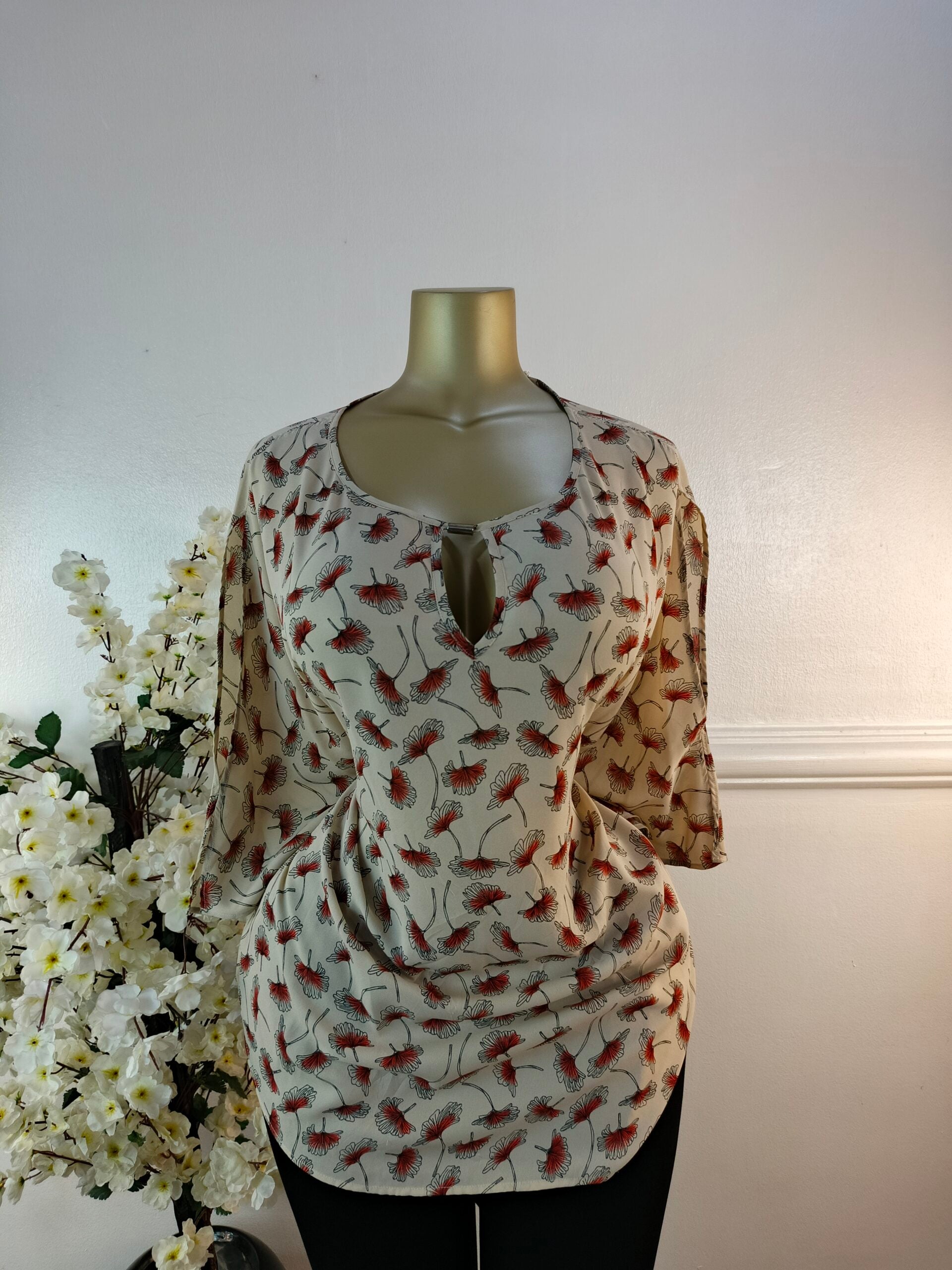 ANTHOLOGY UK SIZE 22 image 0