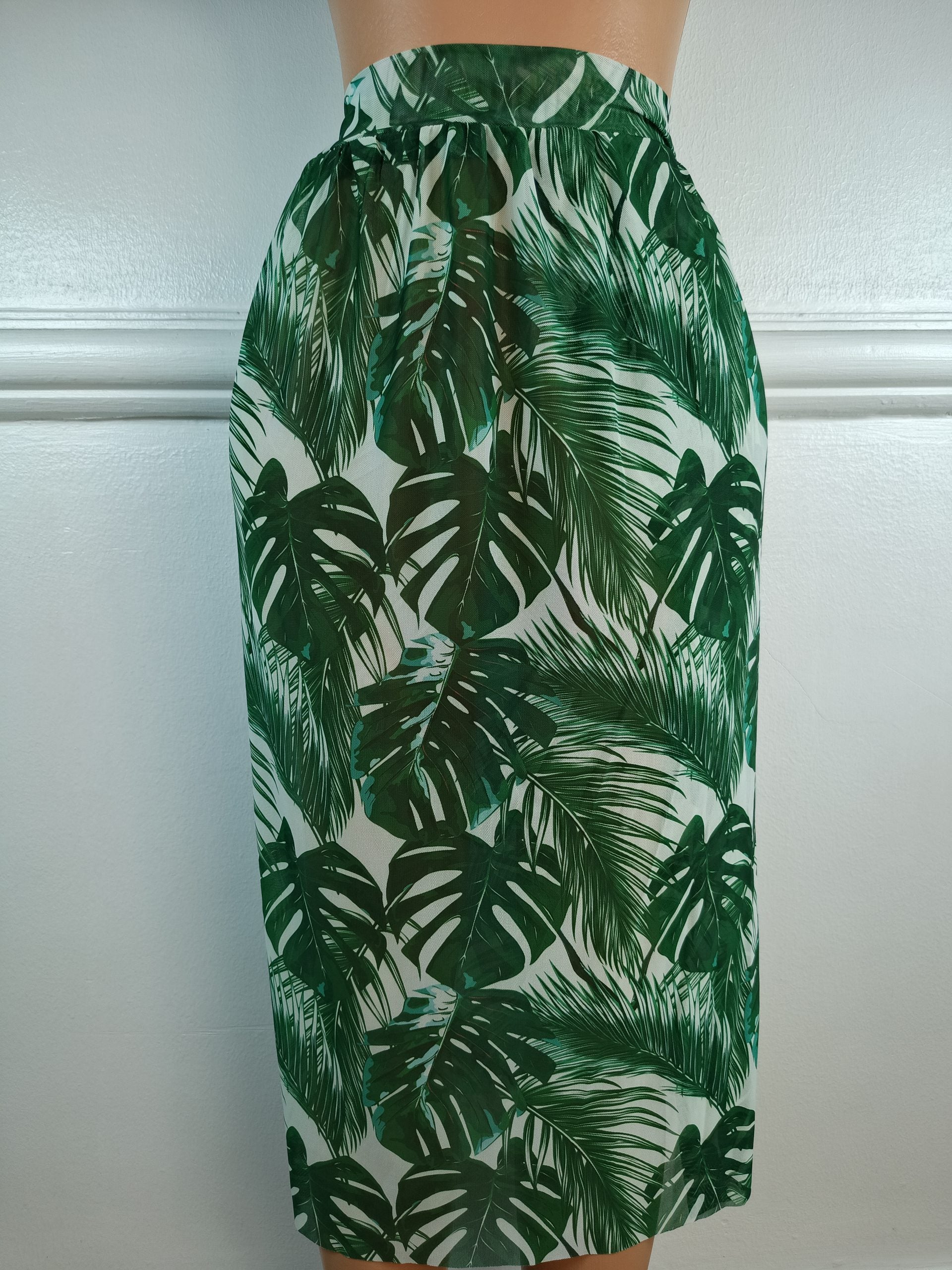 SKIRT UK 10, L-33 INCHES image 0