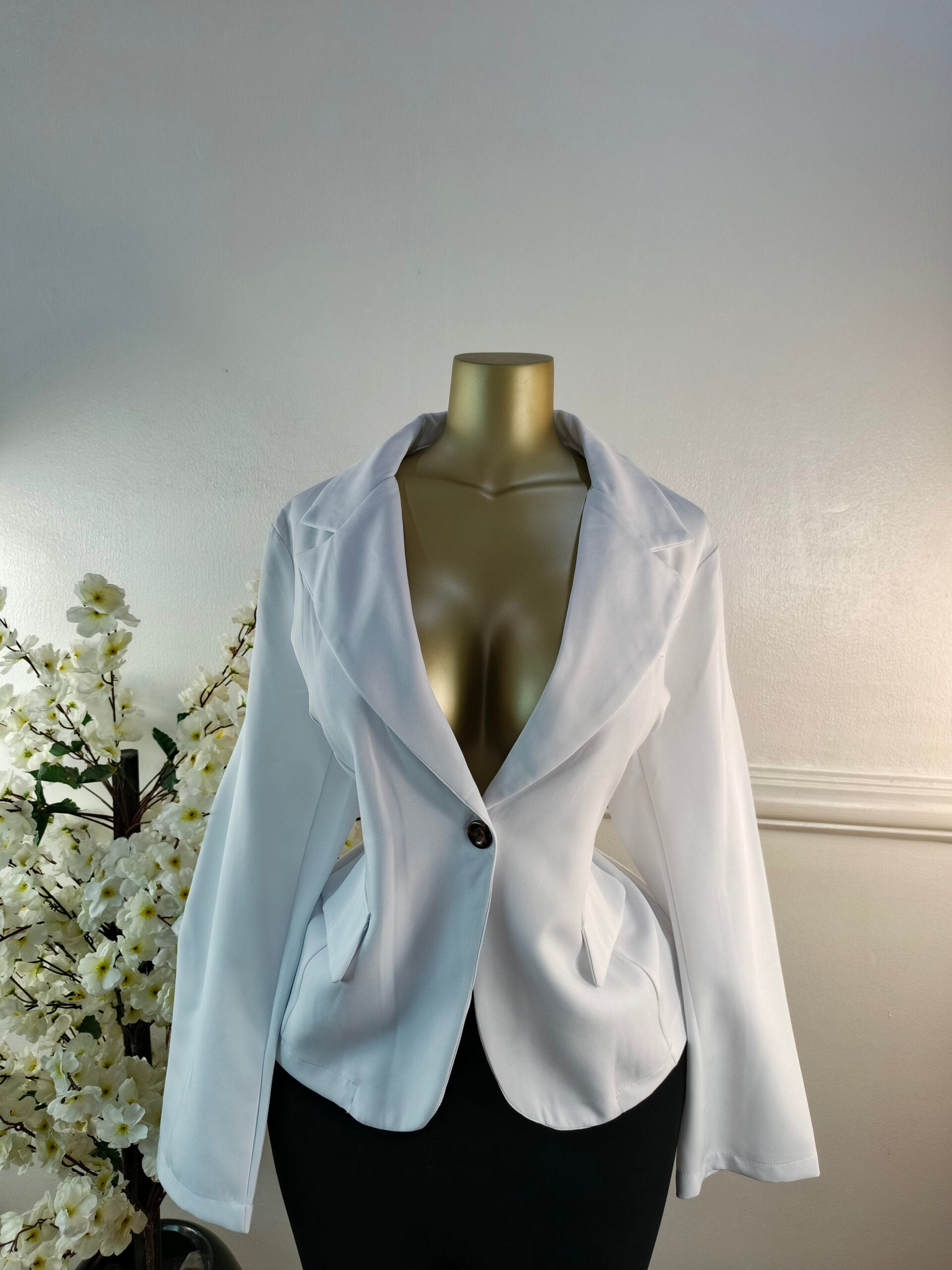 BLAZER UK SIZE 18 [LENGTH 25 INCHES, WHITE] image 0