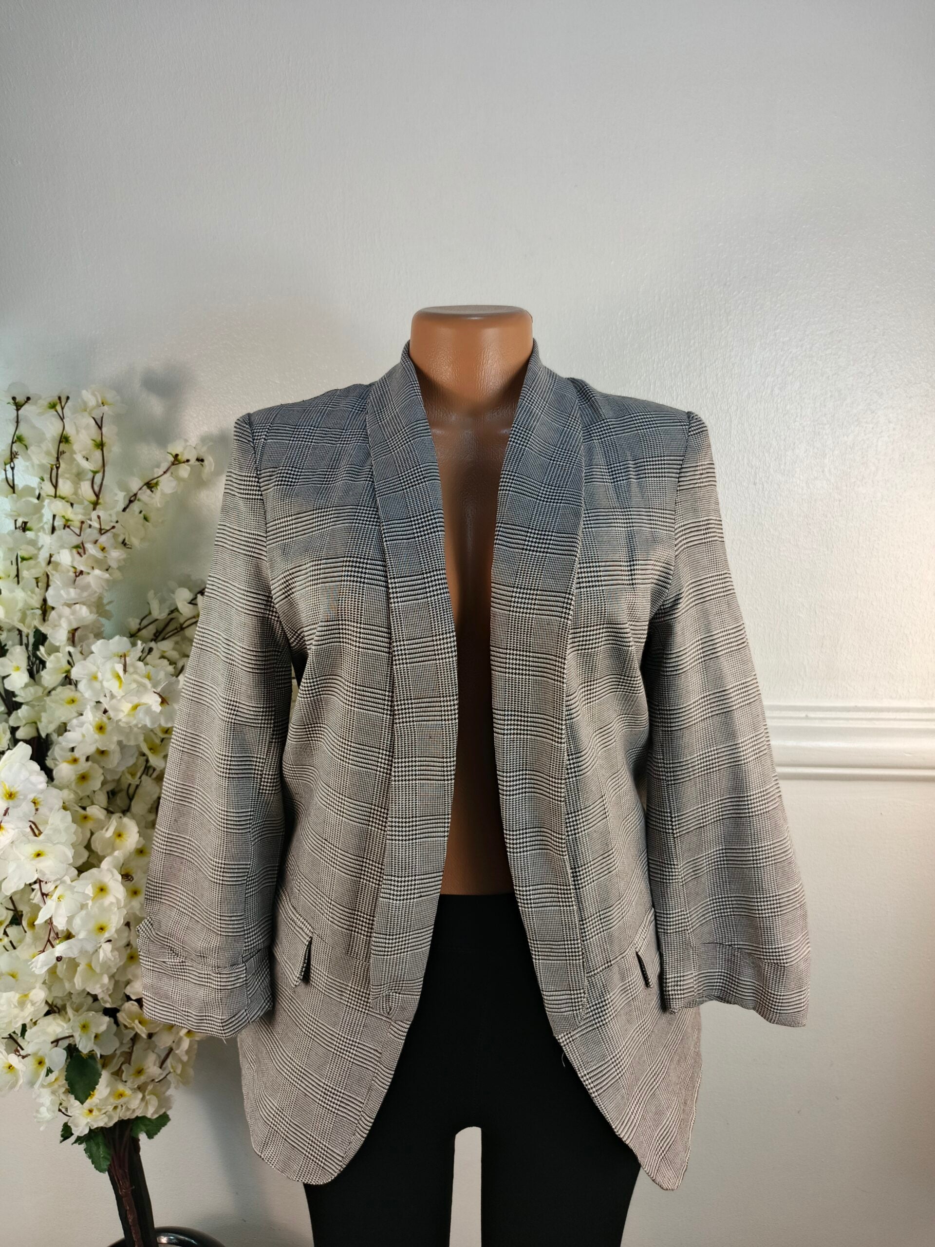 BLAZER UK SIZE 10 [LENGHT 26 INCHES, CHECKERS] image 0