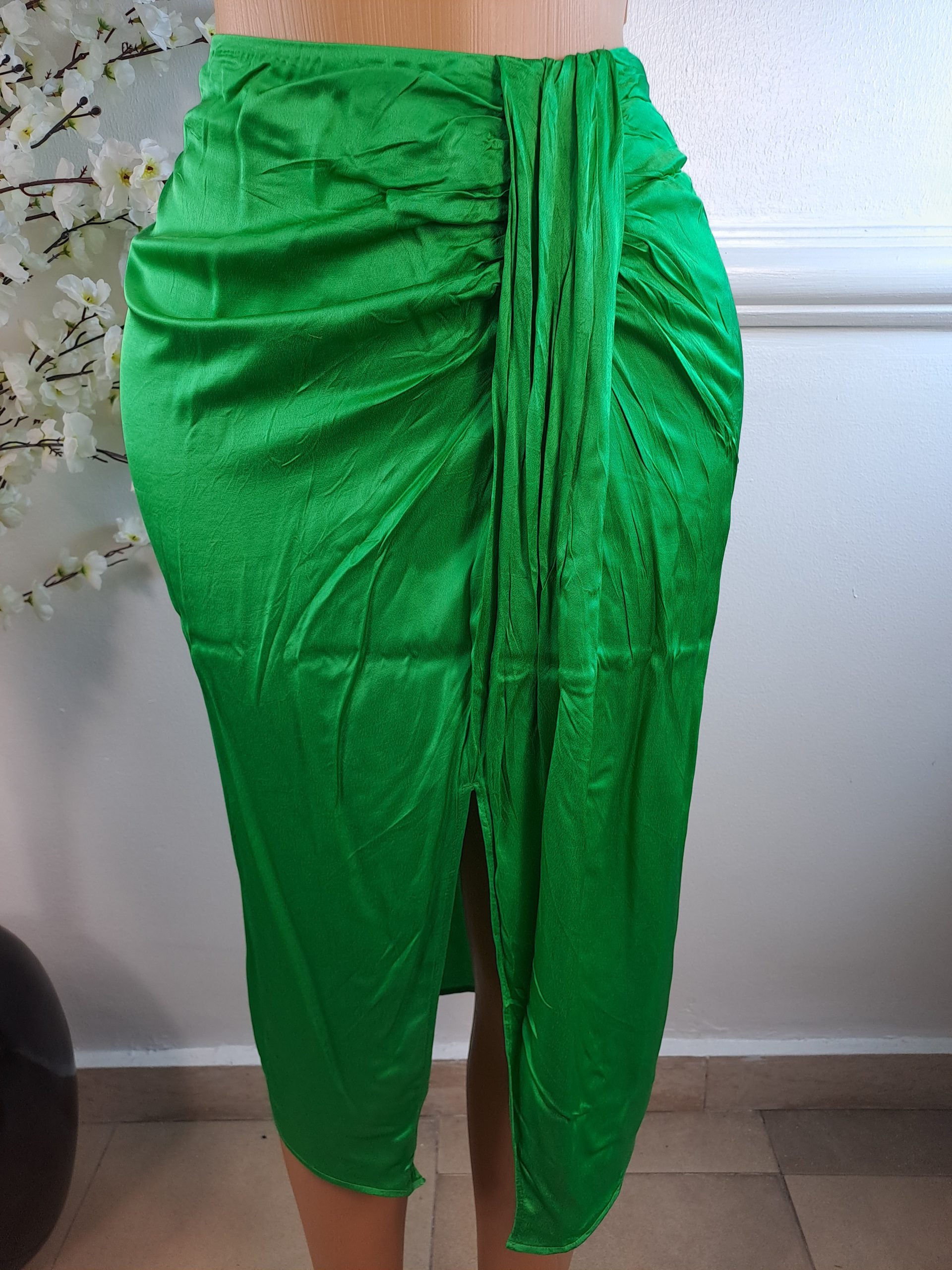 SKIRT UK 14, L-31 INCHES image 0