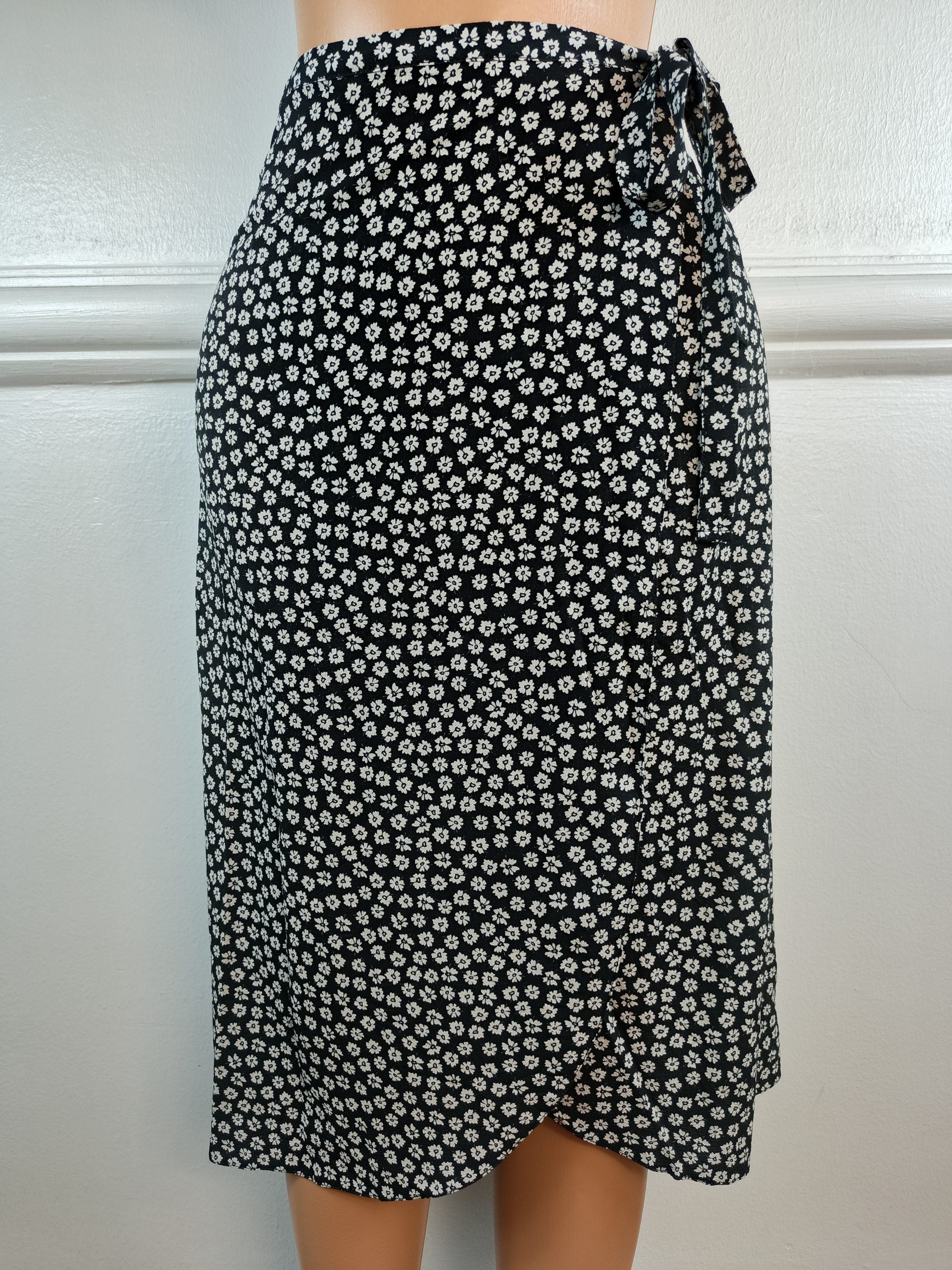 SKIRT UK 12, L-32 INCHES image 0