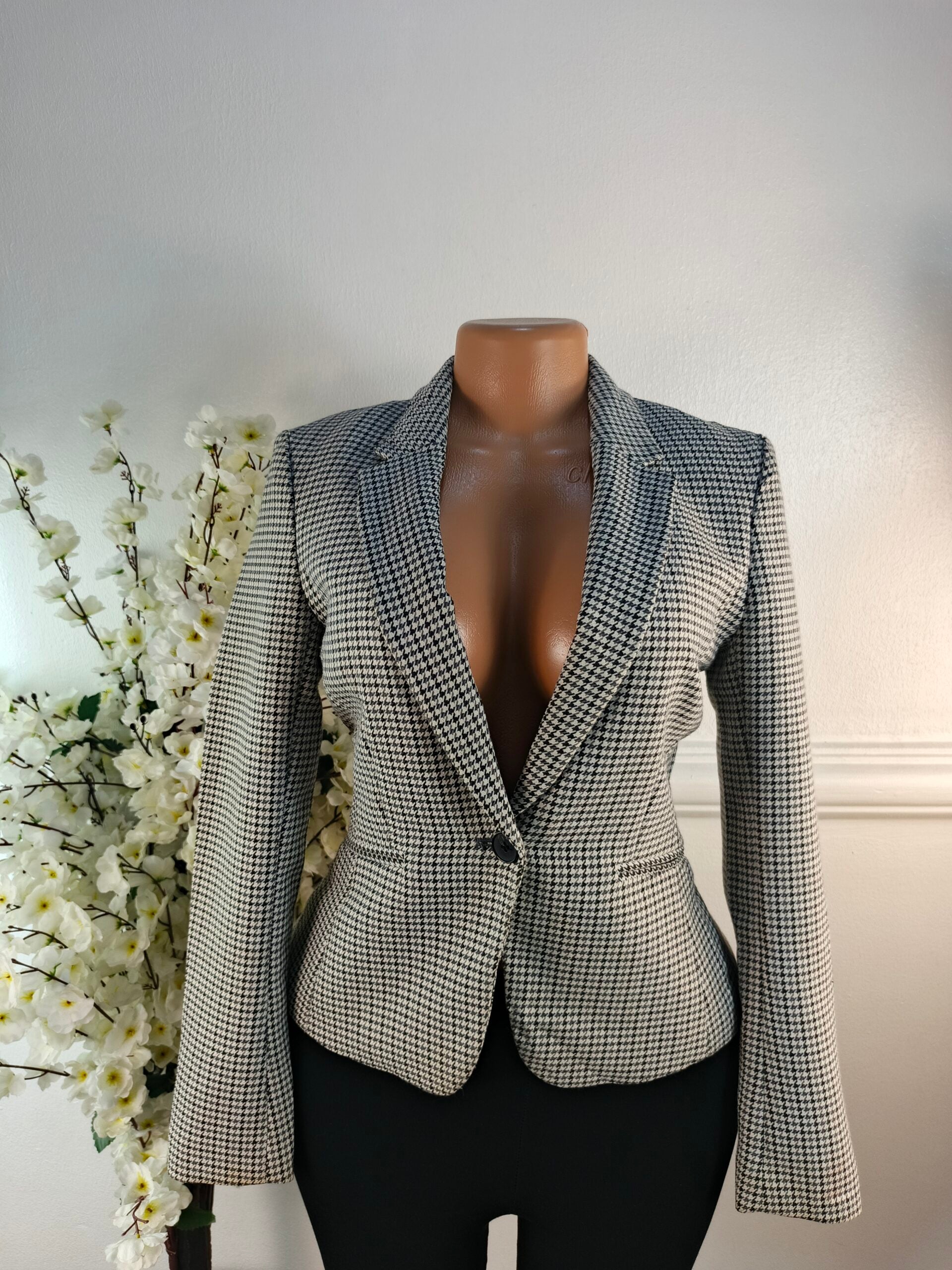 H&amp;M UK SIZE 6 [LENGTH 22 INCHES] image 0