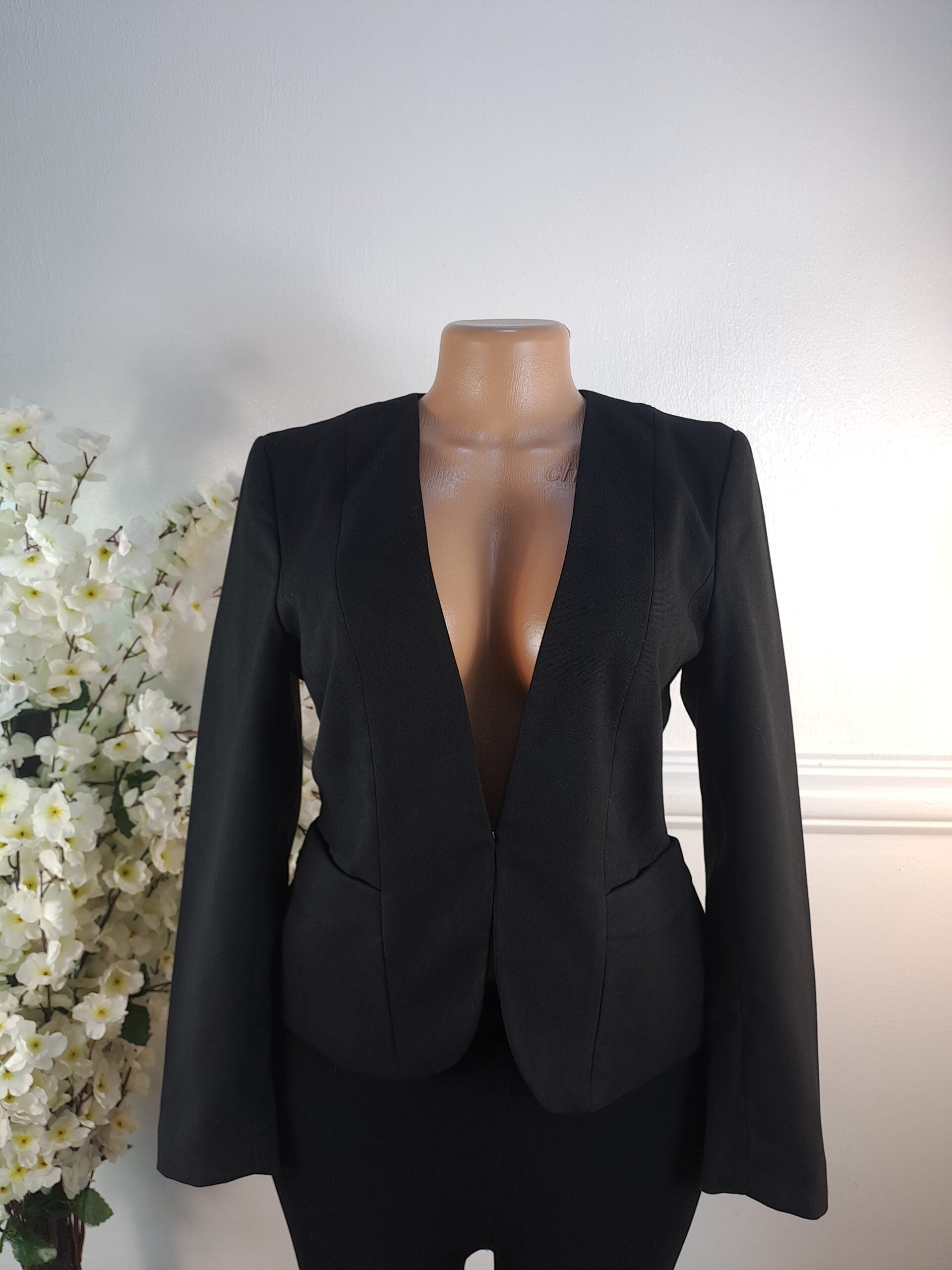 H&amp;M UK SIZE 12 [LENGTH 23 INCHES, BLACK] image 0