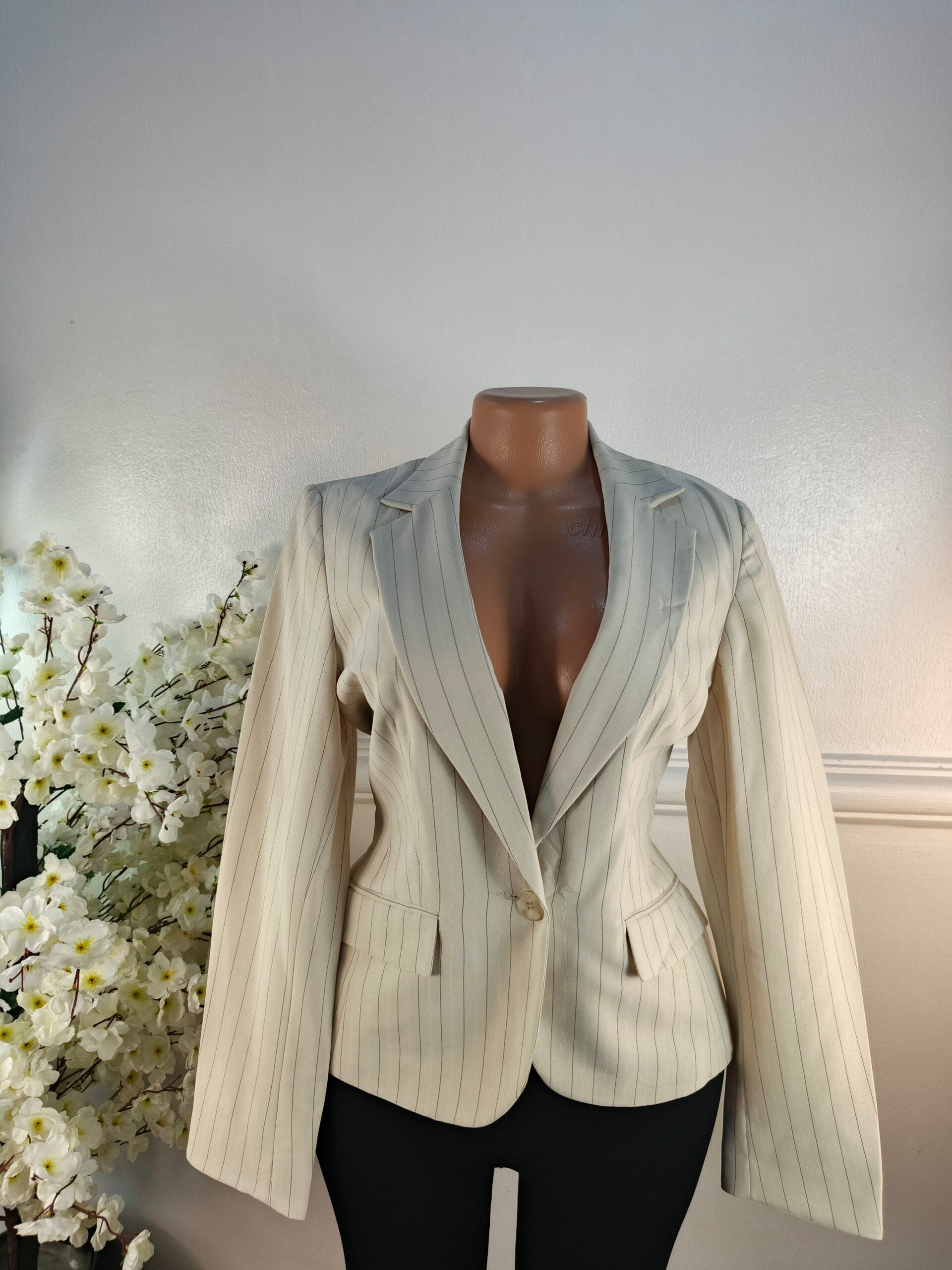BLAZER  UK SIZE 10 [LENGTH 25 INCHES, CREAM] image 0