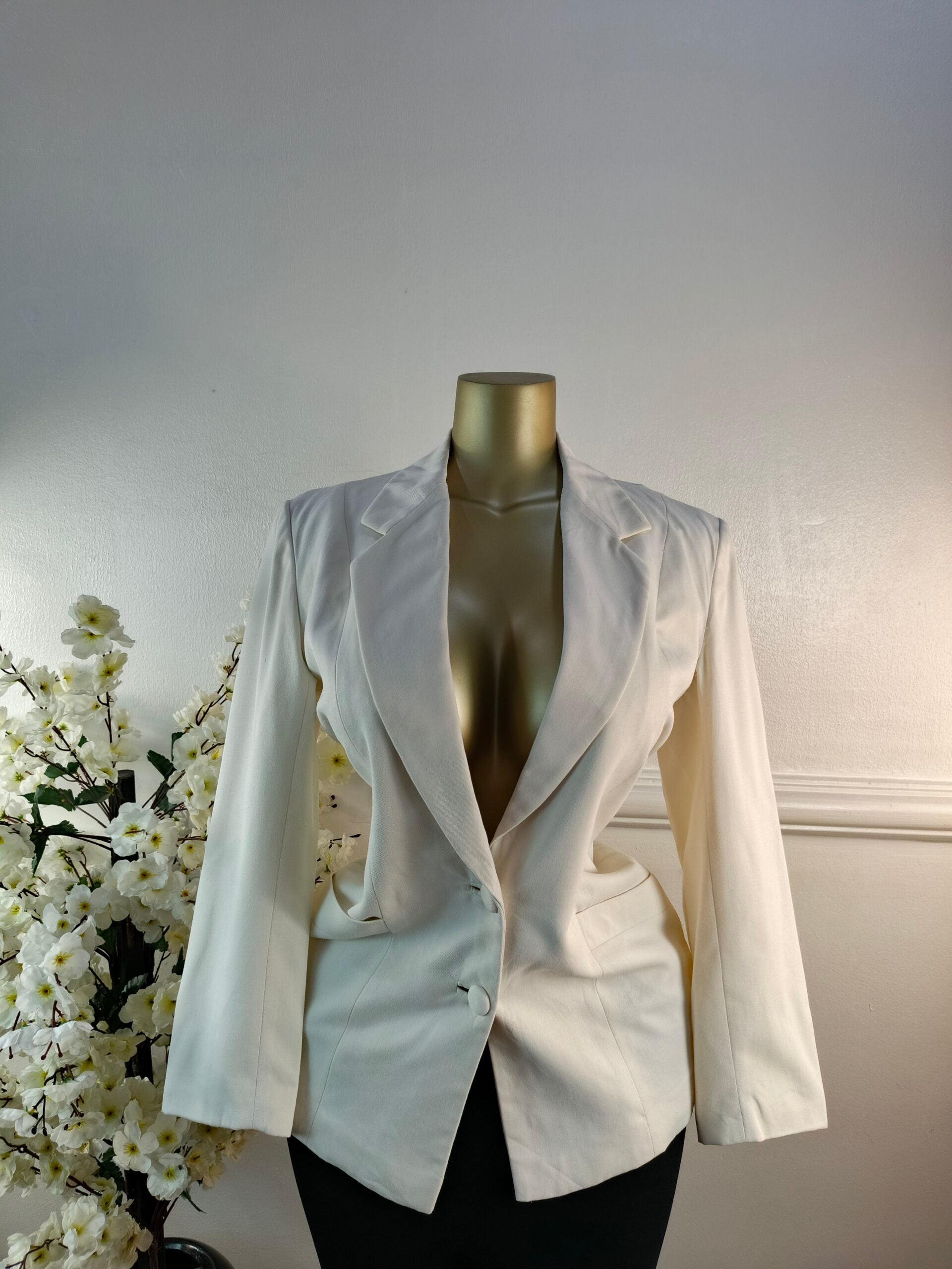 BLAZER UK SIZE 14 [LENGTH 28 INCHES, WHITE] image 0