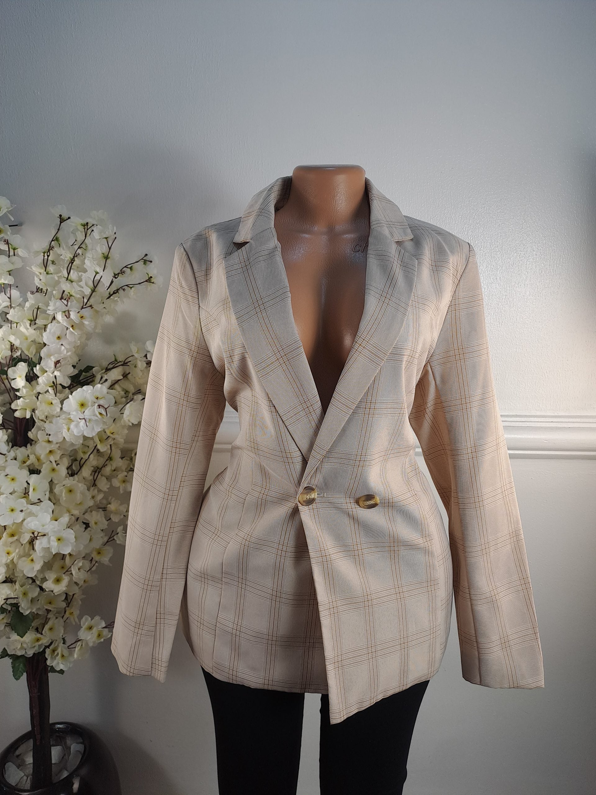 PRETTYLITTLETHING UK SIZE 10 [LENGHT 30 INCHES] image 0