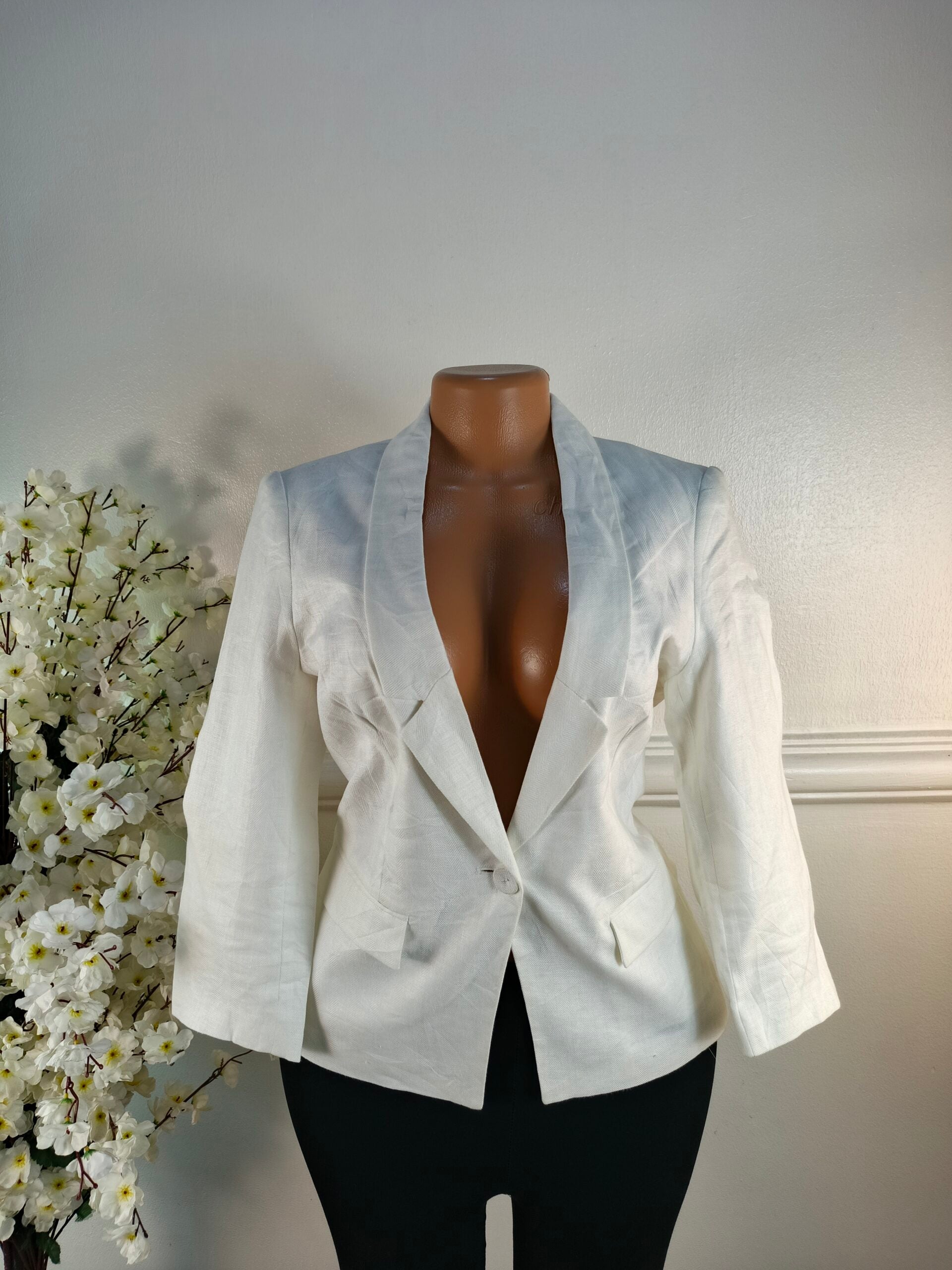 BLAZER UK SIZE 10 [LENGTH 25 INCHES, WHITE] image 0