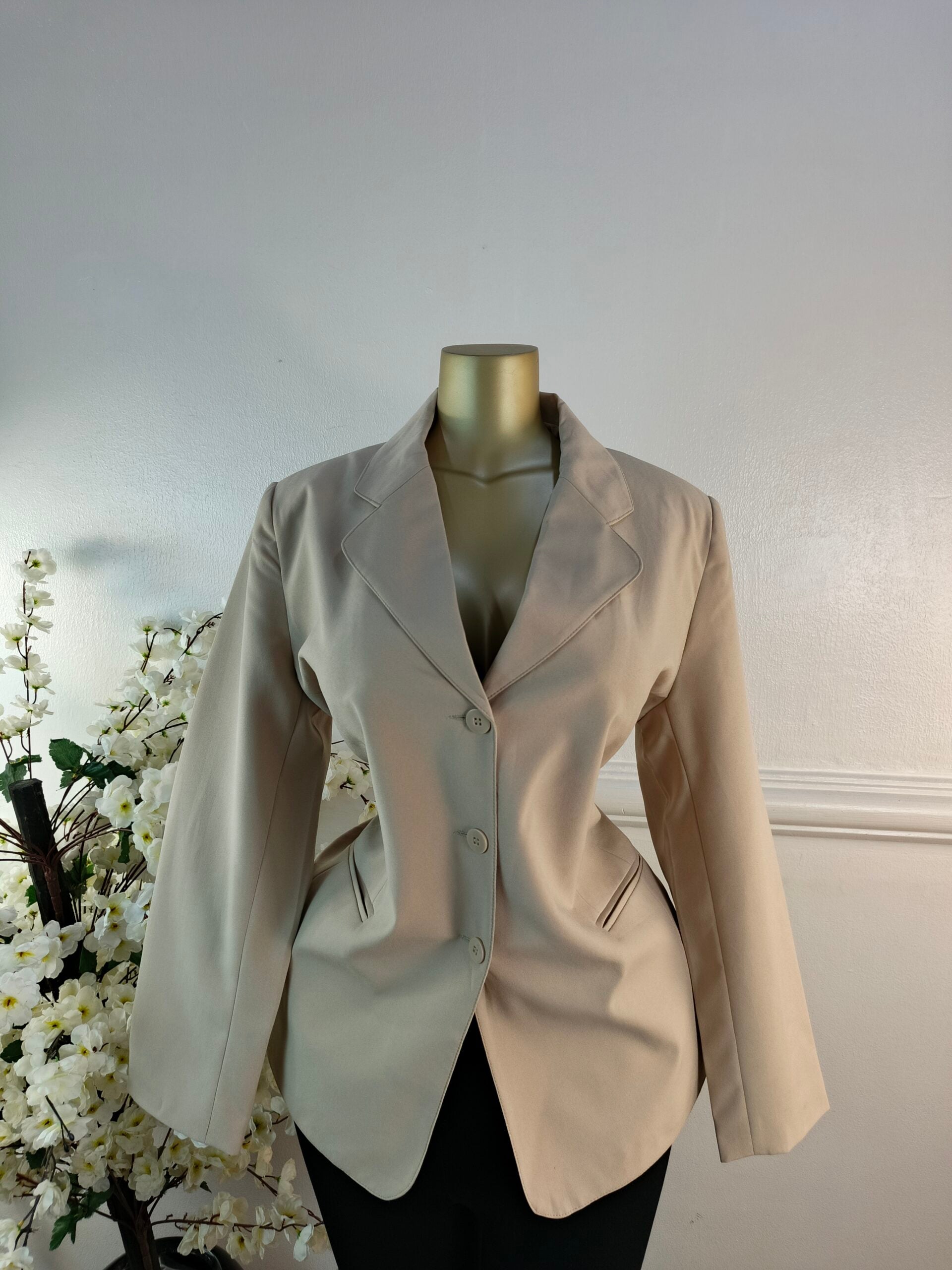 CLASSICS UK SIZE 16 [LENGTH 30 INCHES, CREAM] image 0