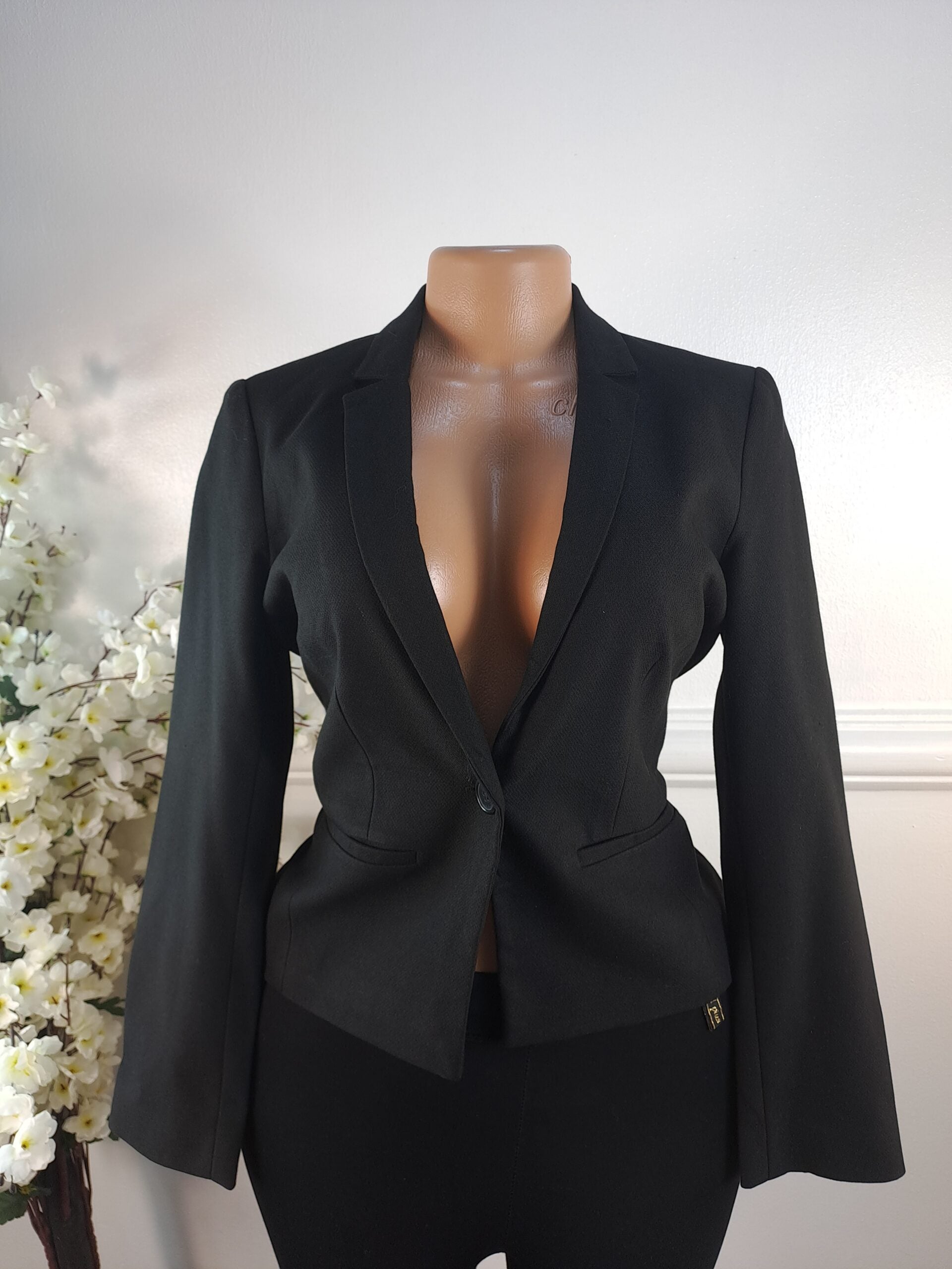 BLAZER UK SIZE 6 [LENGHT 21 INCHES] image 0