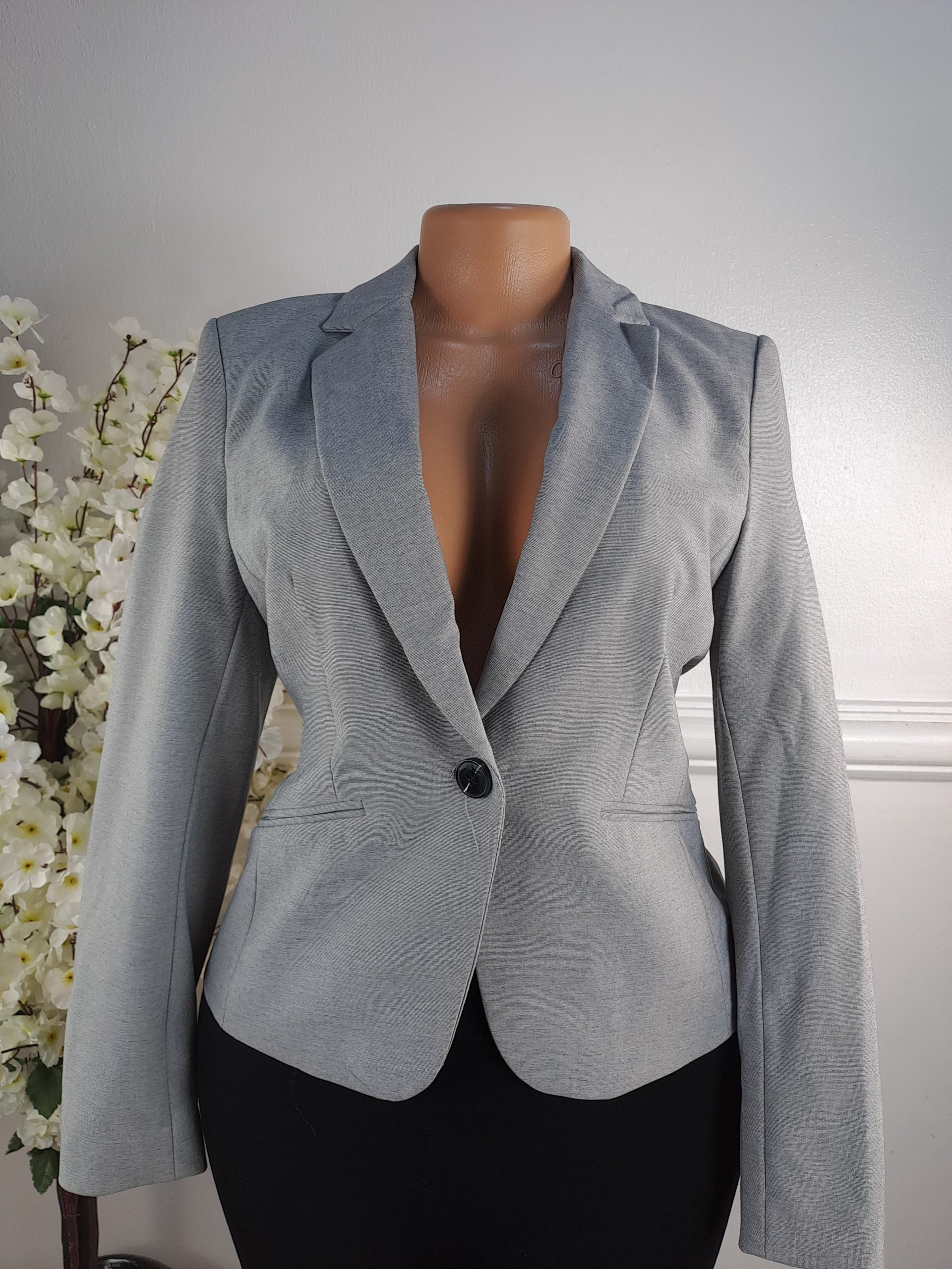 H&M UK SIZE 8 [LENGHT 22 INCHES] image 0