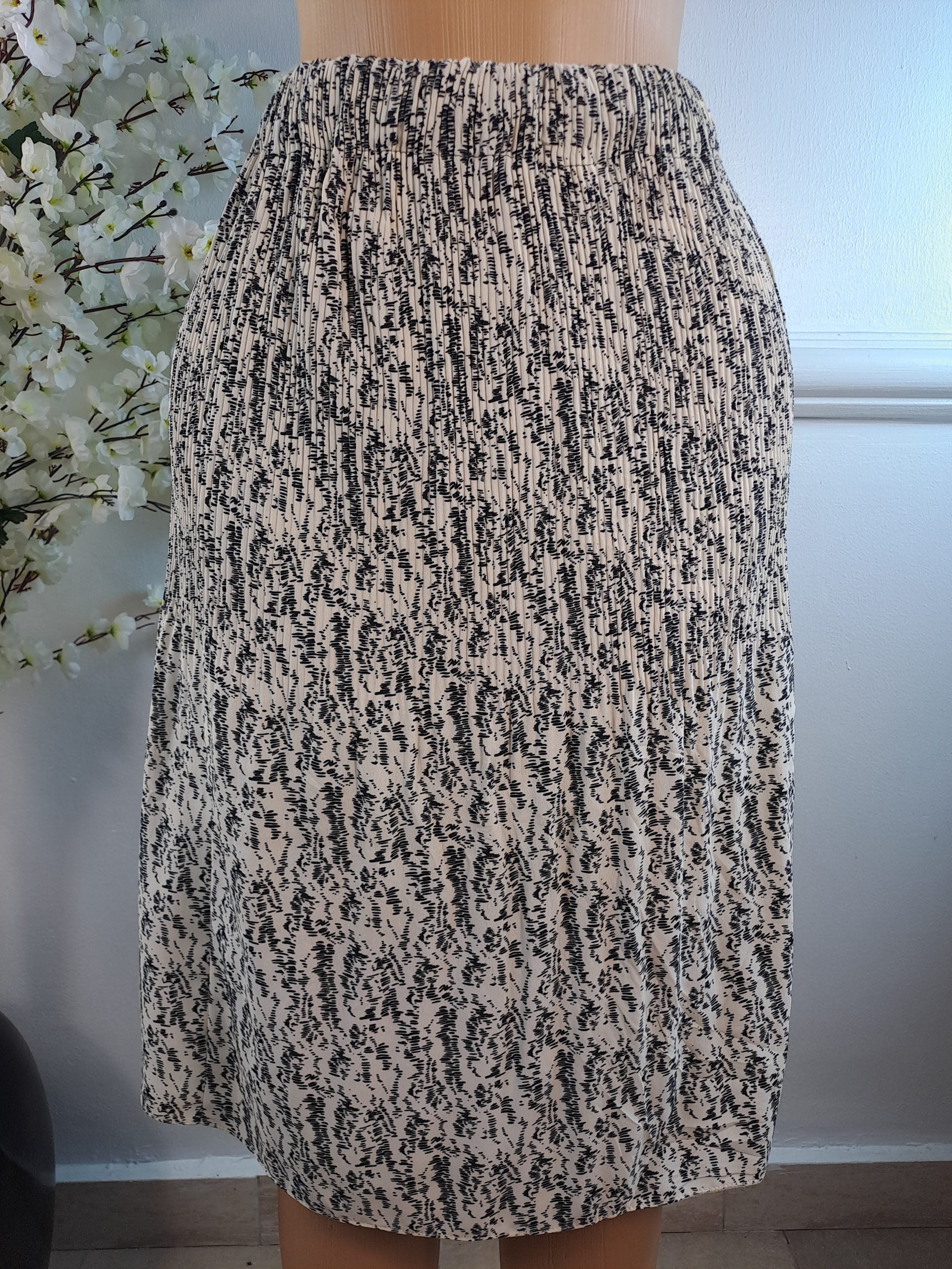 PRIMARK UK 10, L-30 INCHES image 0
