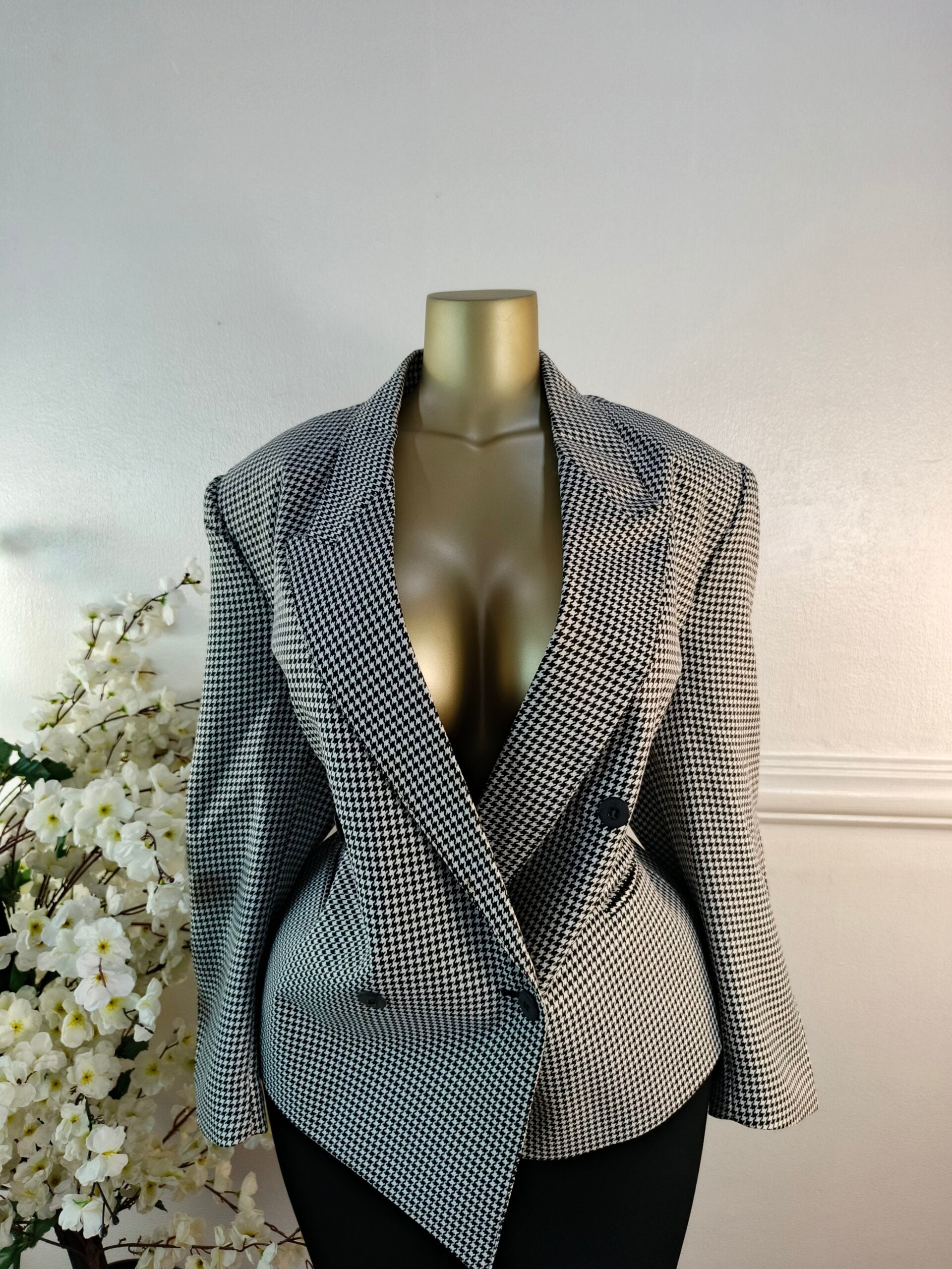 BLAZER UK SIZE 20 [LENGTH 28 INCHES, BLACK &amp; WHITE] image 0