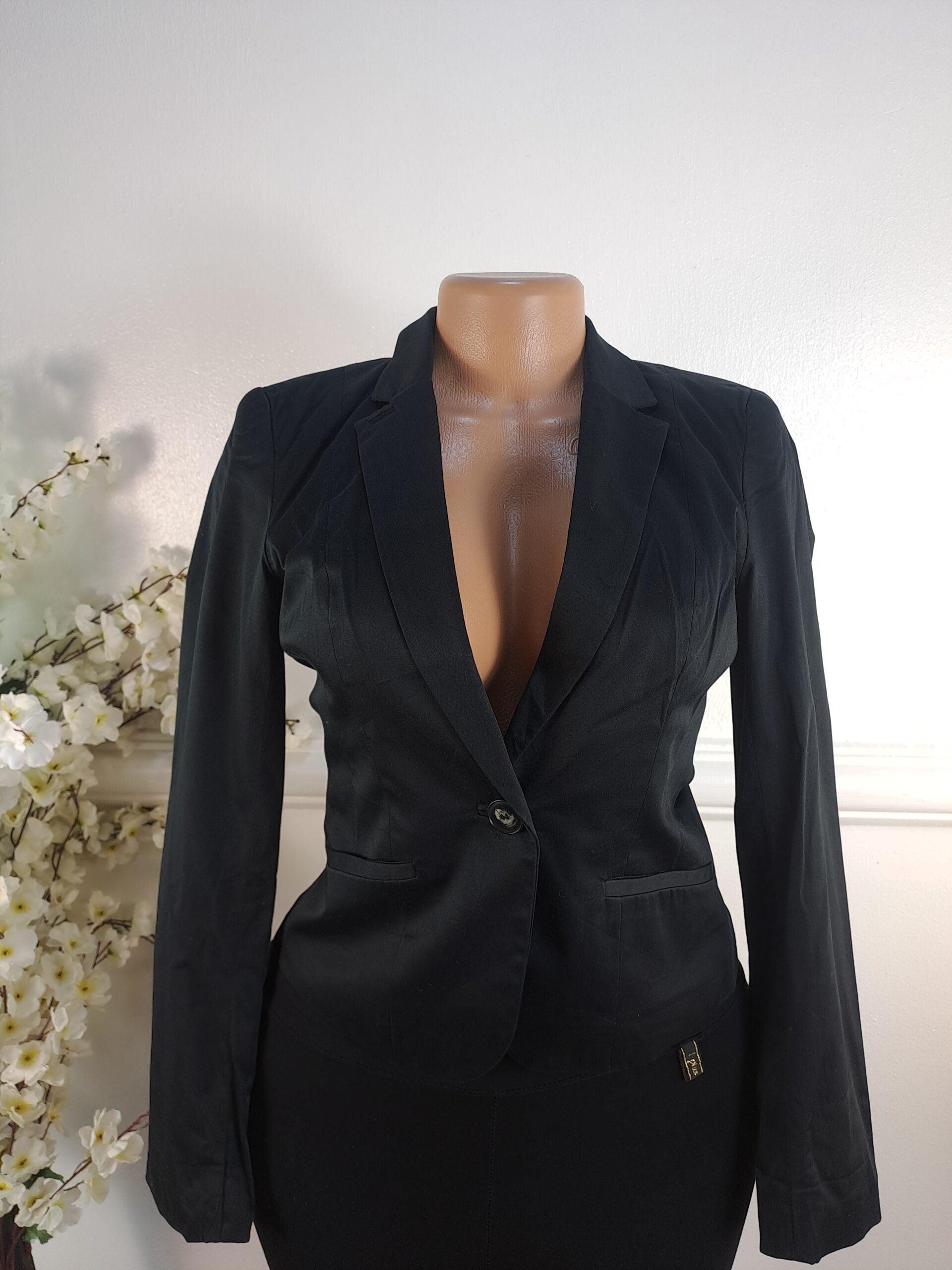 H&amp;M UK SIZE 6 [LENGHT 21 INCHES, BLACK] image 0