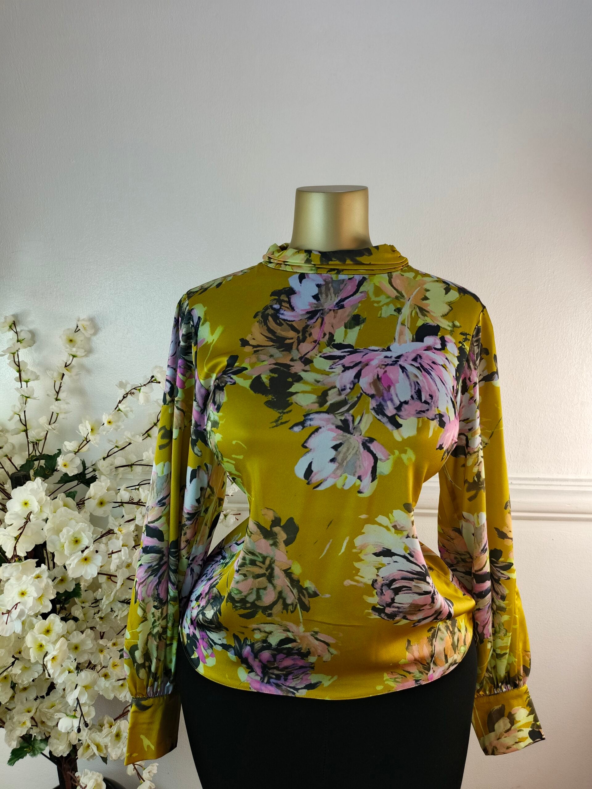 V. COLLECTION UK SIZE 10 image 0