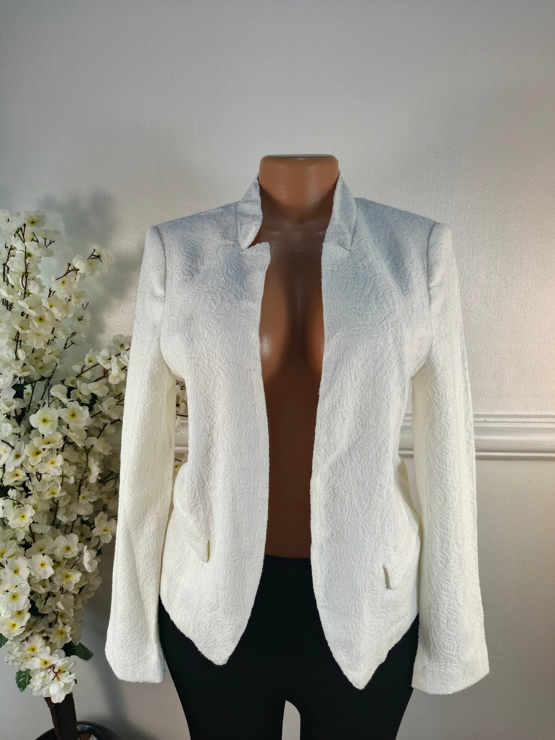 ZARA BASICS UK SIZE 10 [LENGHT 24 INCHES, WHITE] image 0