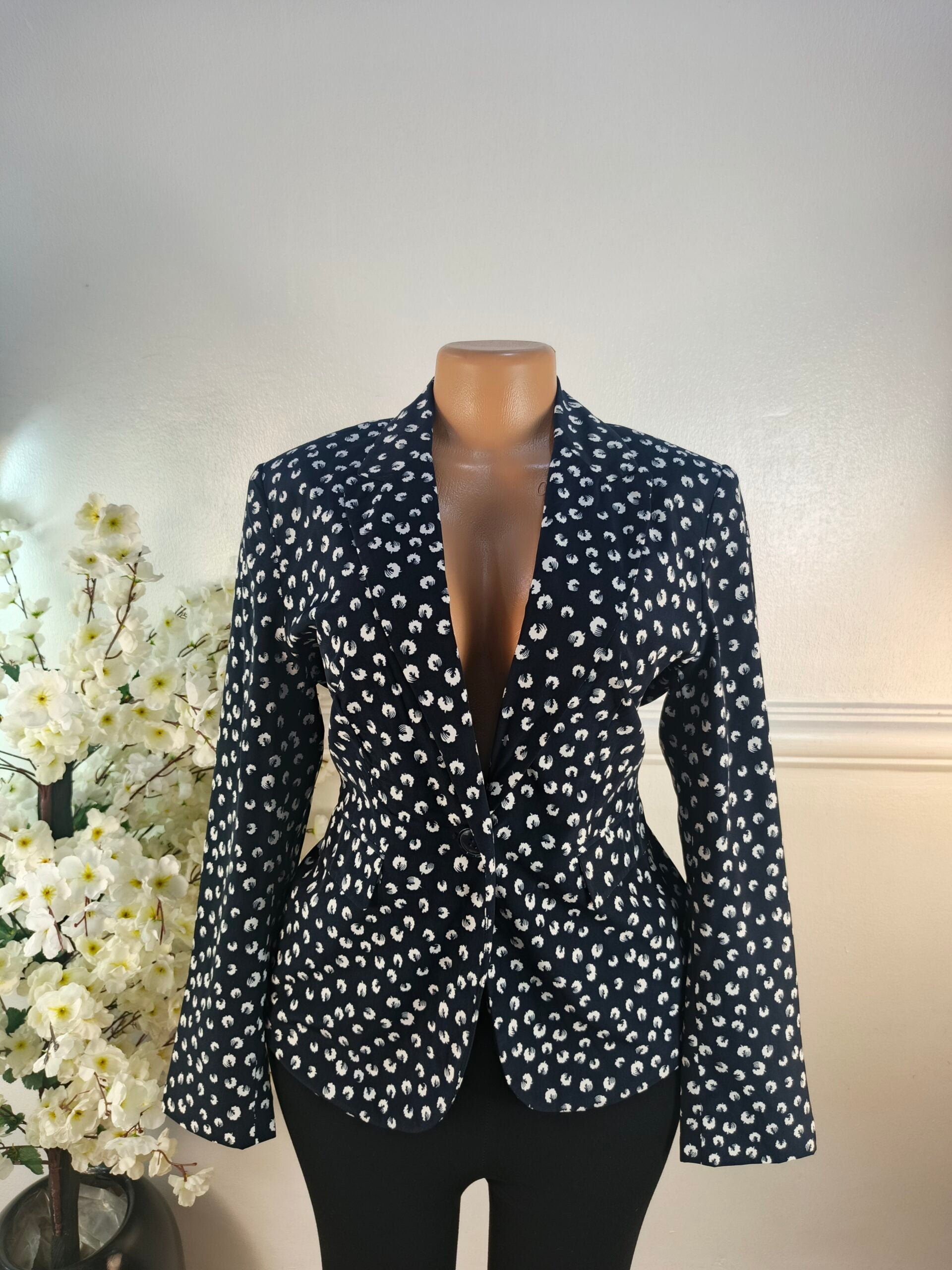 M&amp;S WOMAN UK SIZE 10 [LENGTH 27 INCHES, BLACK &amp; WHITE] image 0