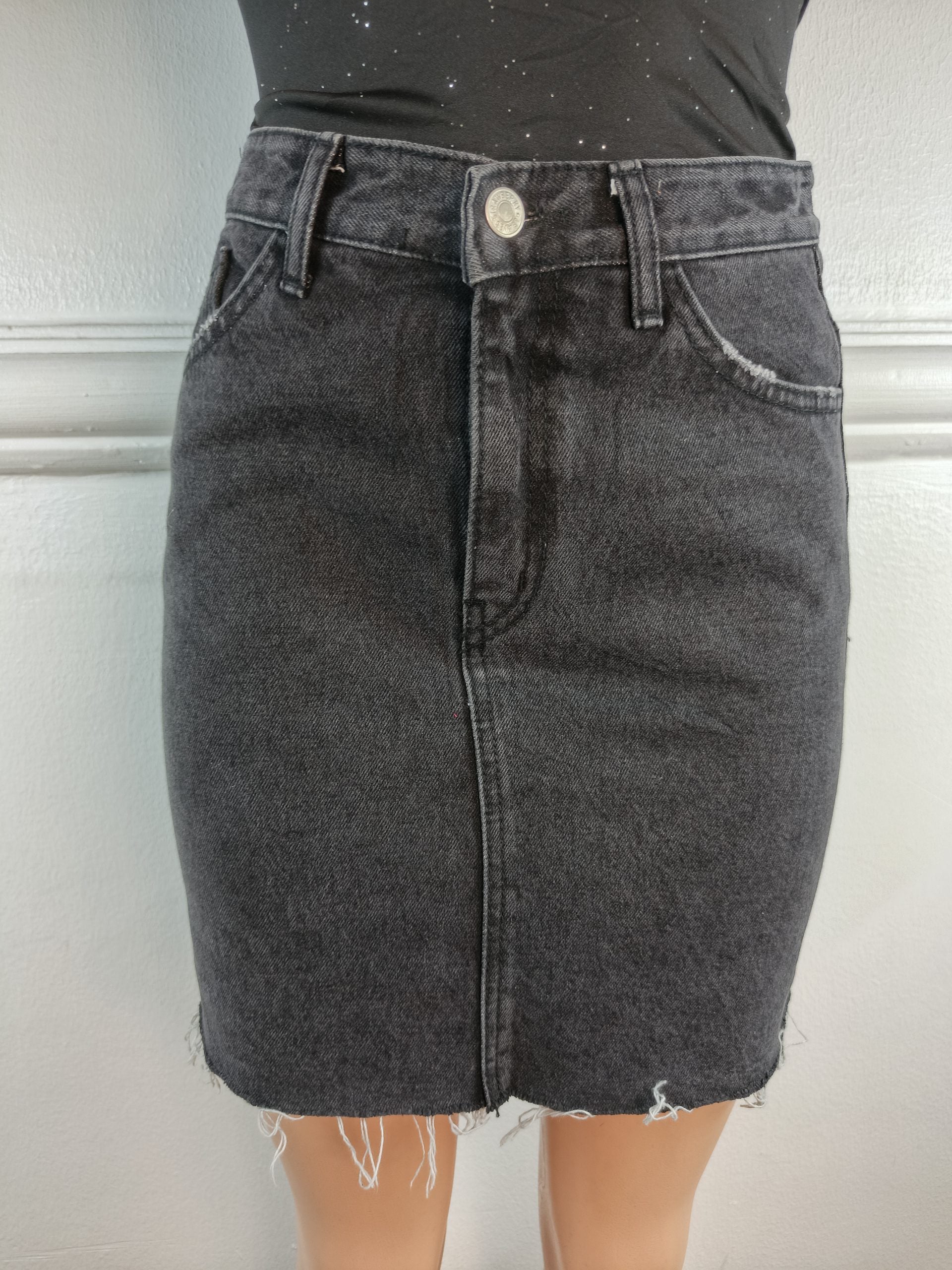 BLACK BURN UK 8, L-17 INCHES image 0