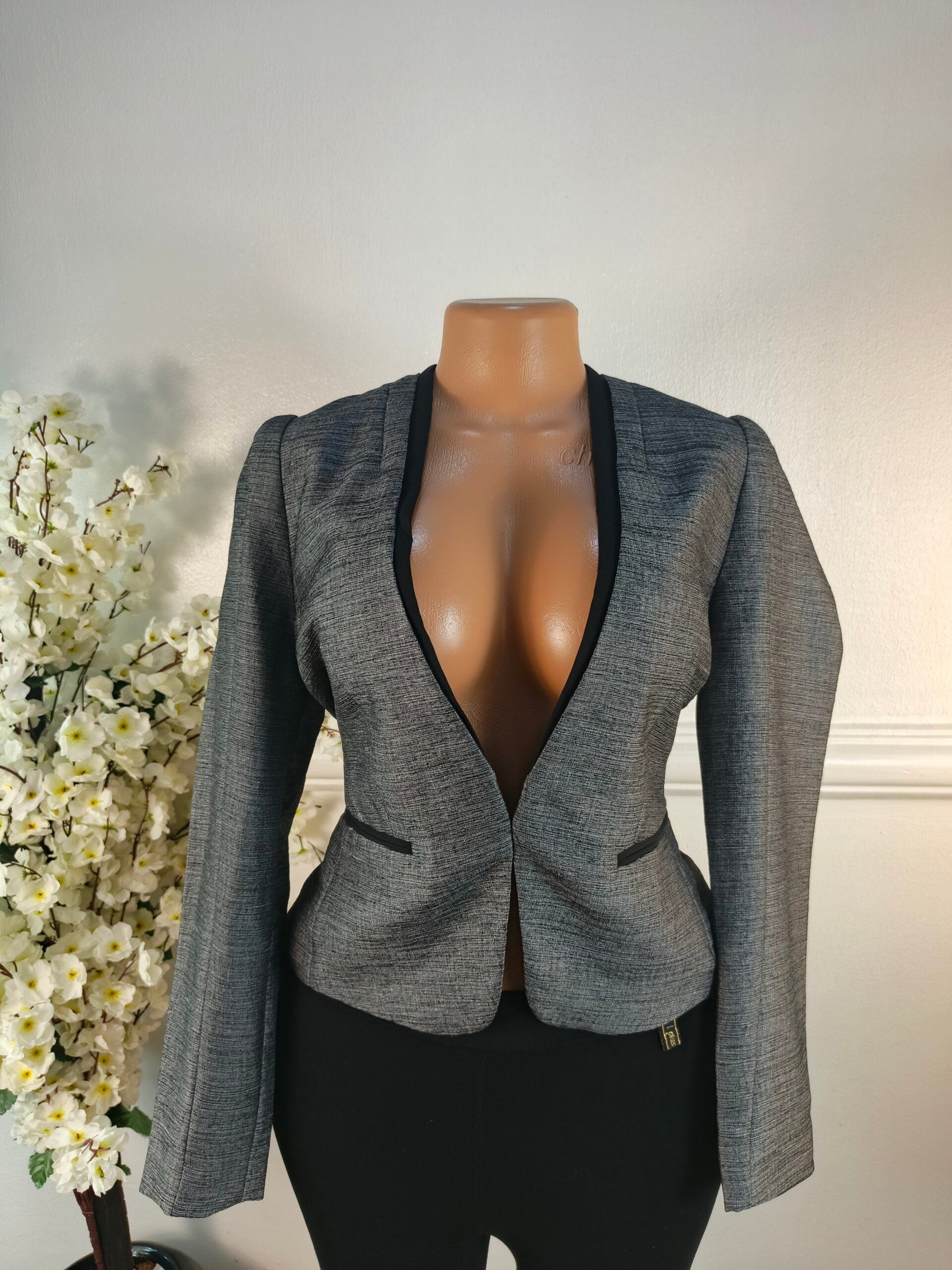 H&amp;M UK SIZE 6 [LENGHT 21 INCHES, GREY] image 0