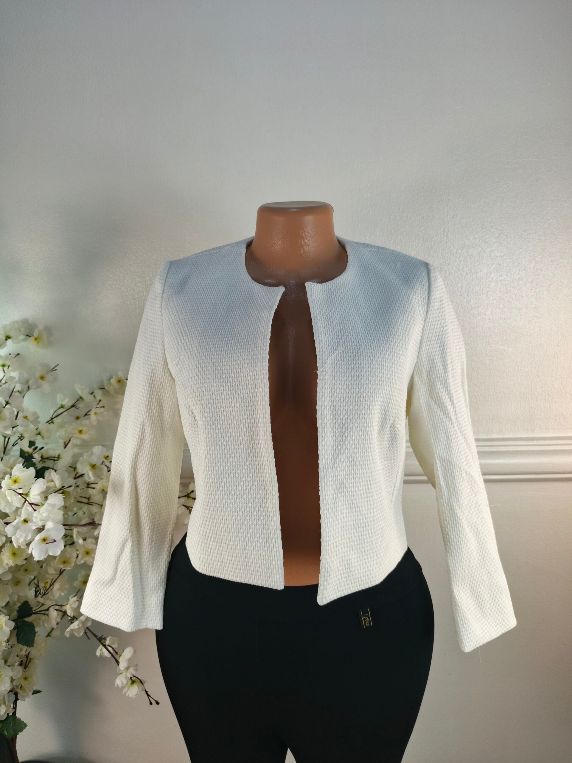 LAURA ASHLEY UK SIZE 8 [LENGTH 18 INCHES, WHITE] image 0