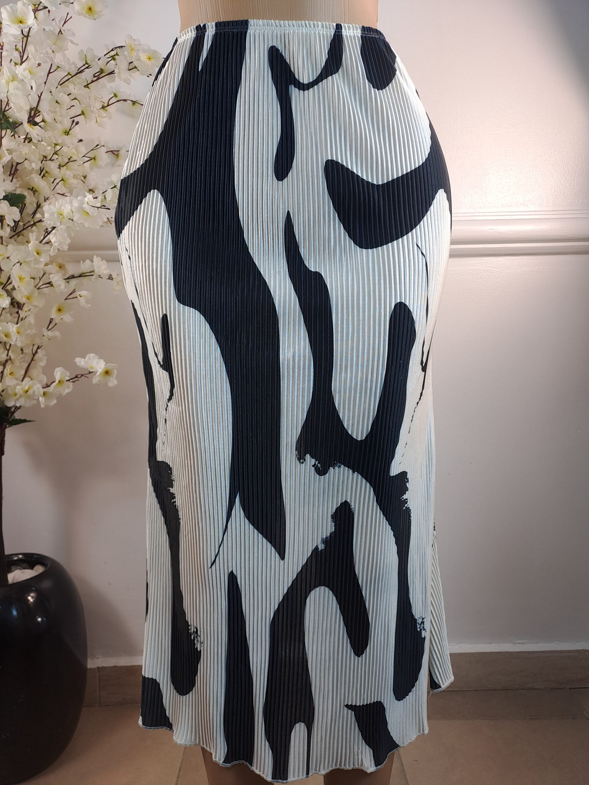 SKIRT UK 6, L-35 INCHES image 0
