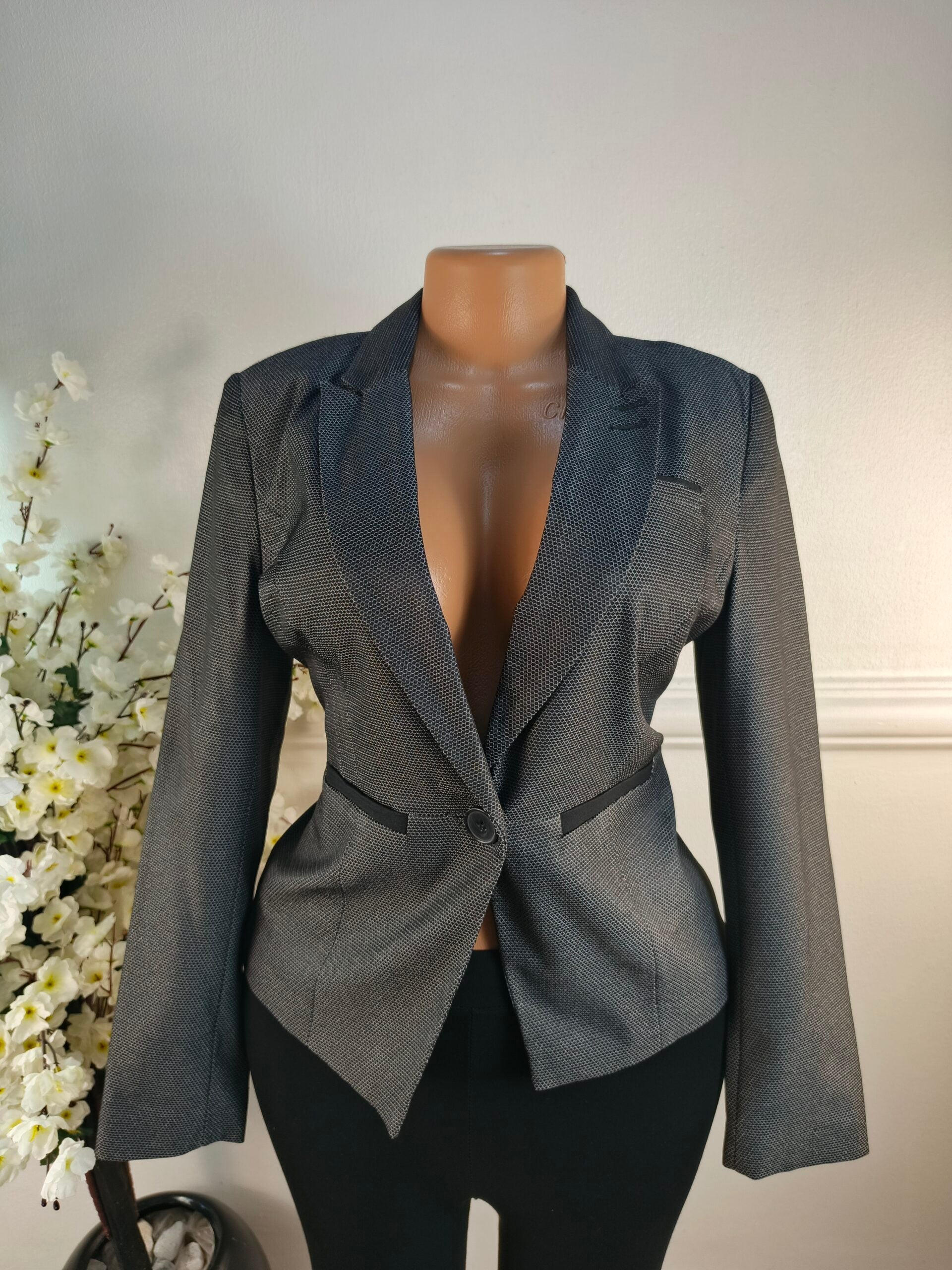 BLAZER UK SIZE 8 [LENGHT 25 INCHES] image 0