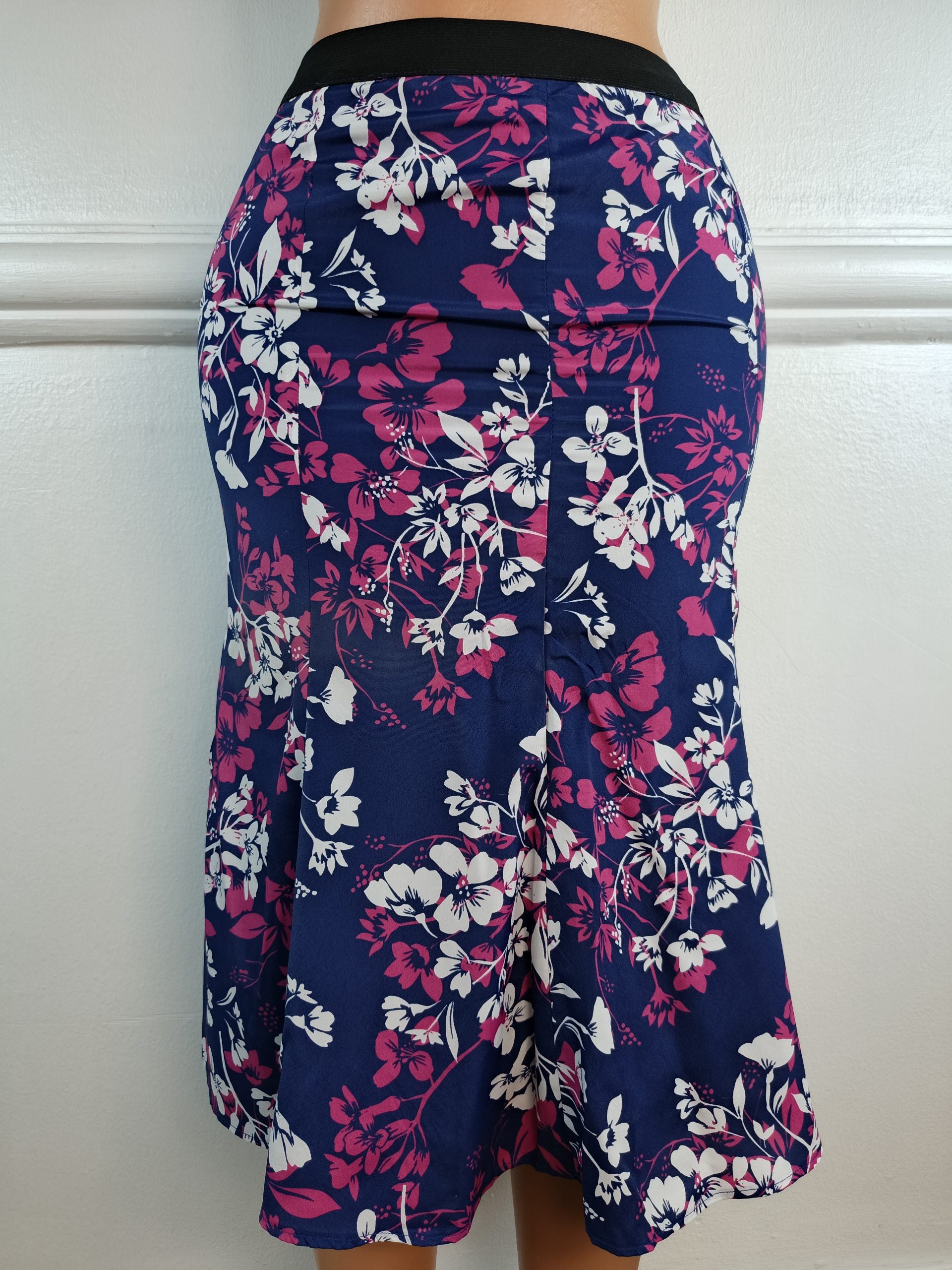 SKIRT UK 10, L-29 INCHES image 0