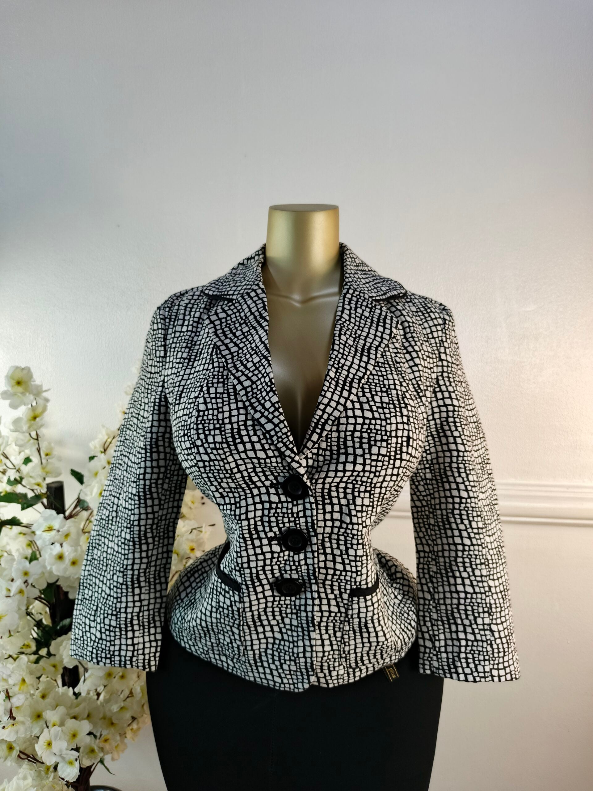 NEXT UK SIZE 10 [LENGTH 22 INCHES, BLACK &amp; WHITE] image 0
