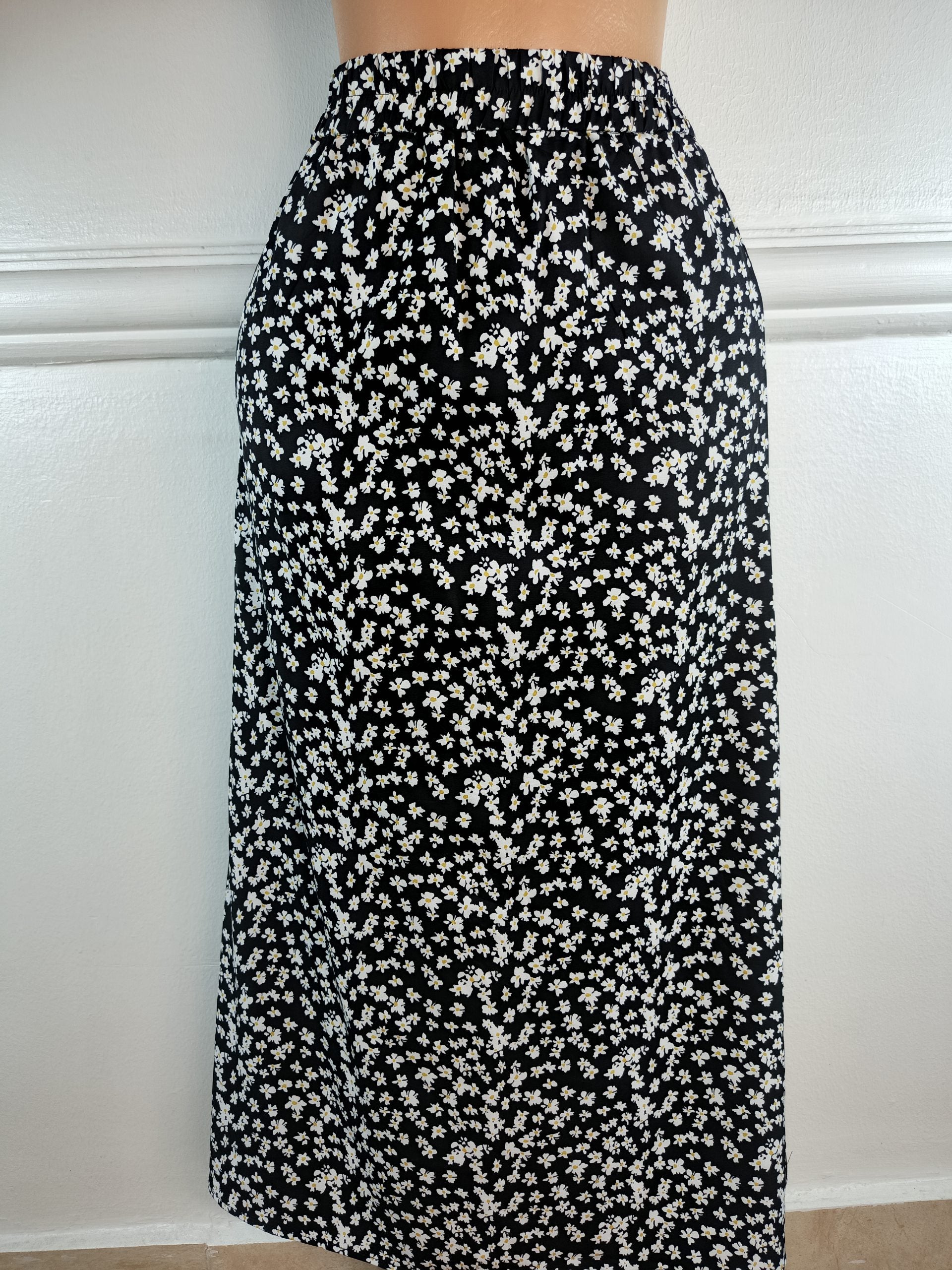 SKIRT UK 8, L-37 INCHES image 0