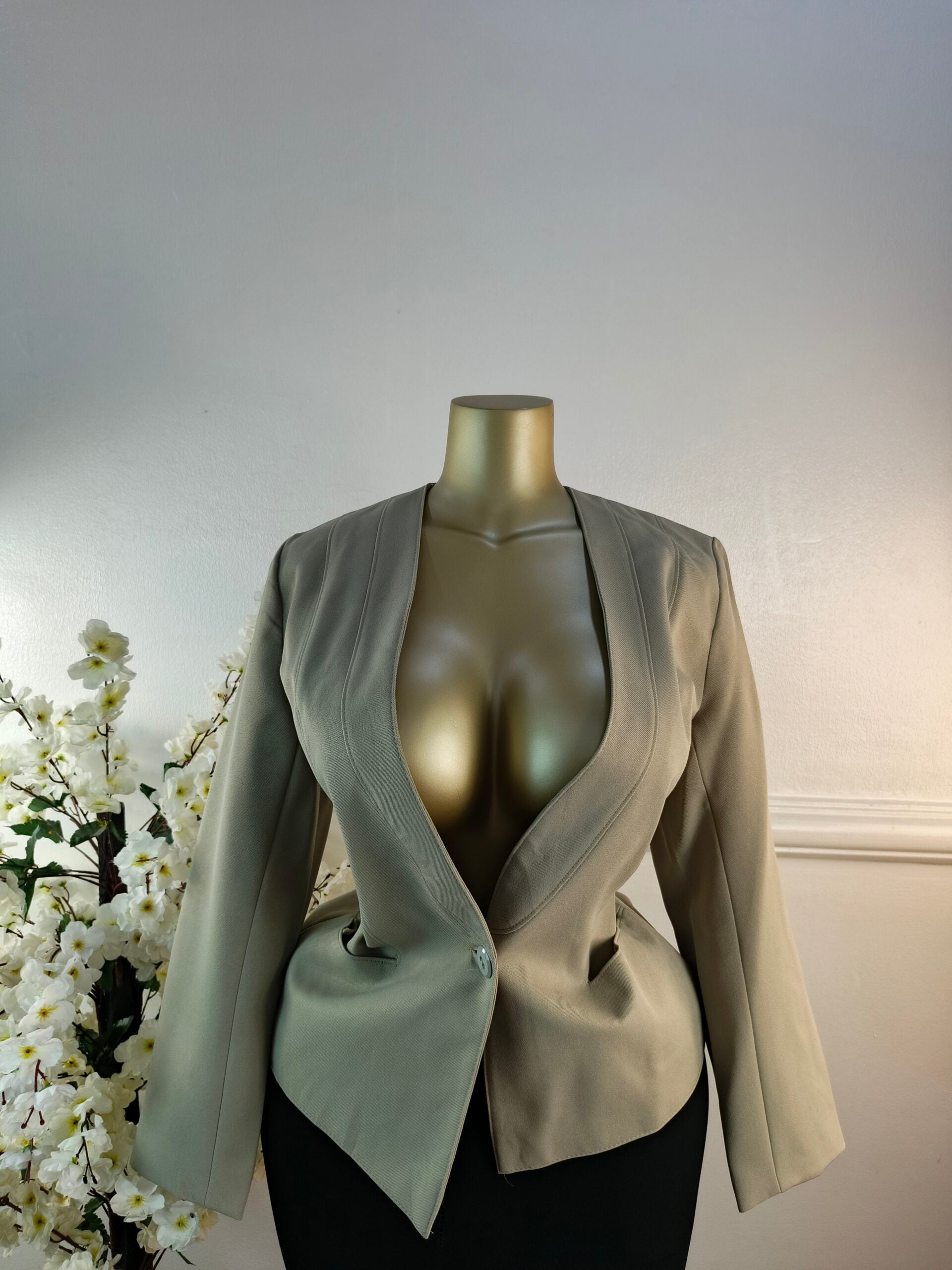 BLAZER UK SIZE 10 [LENGTH 26 INCHES, OLIVE] image 0