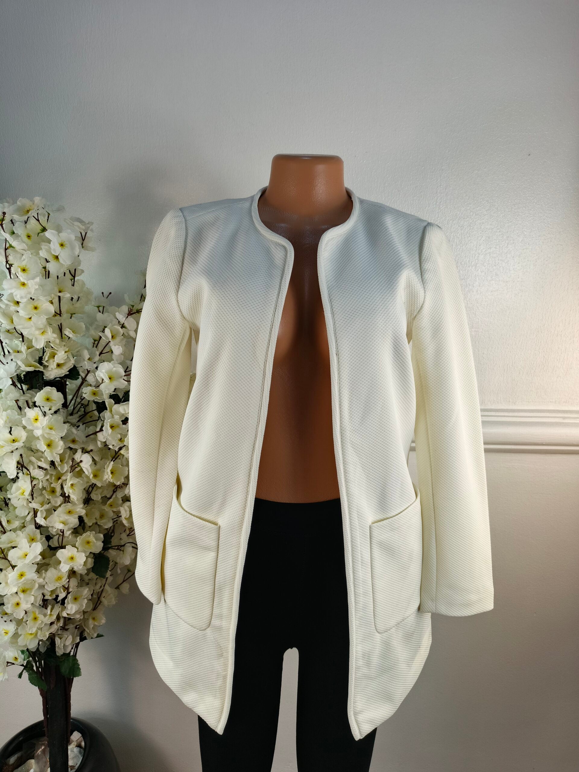H&amp;M UK SIZE 8 [LENGTH 32 INCHES, WHITE] image 0