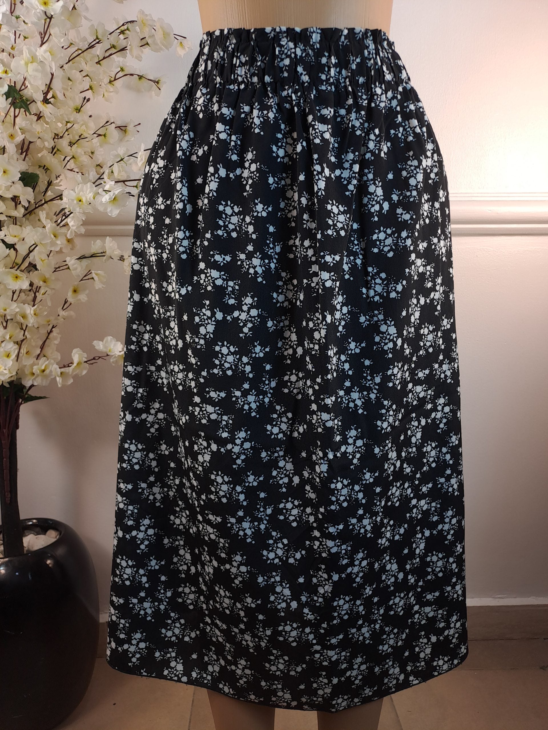SKIRT UK 14, L-33 INCHES image 0