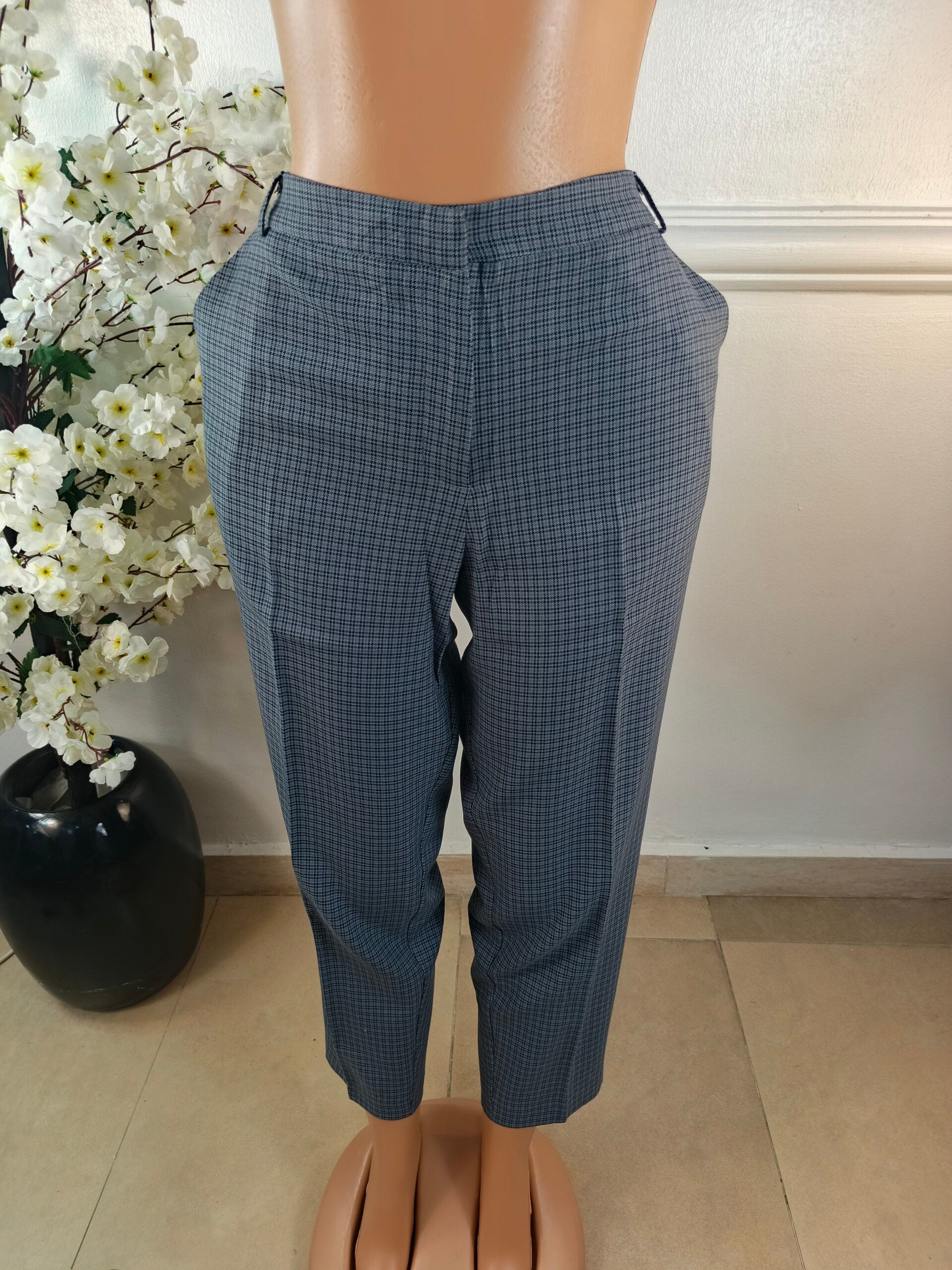 TU WOMAN UK SIZE 20 [LENGTH 38 INCHES, CHECKERS] image 0