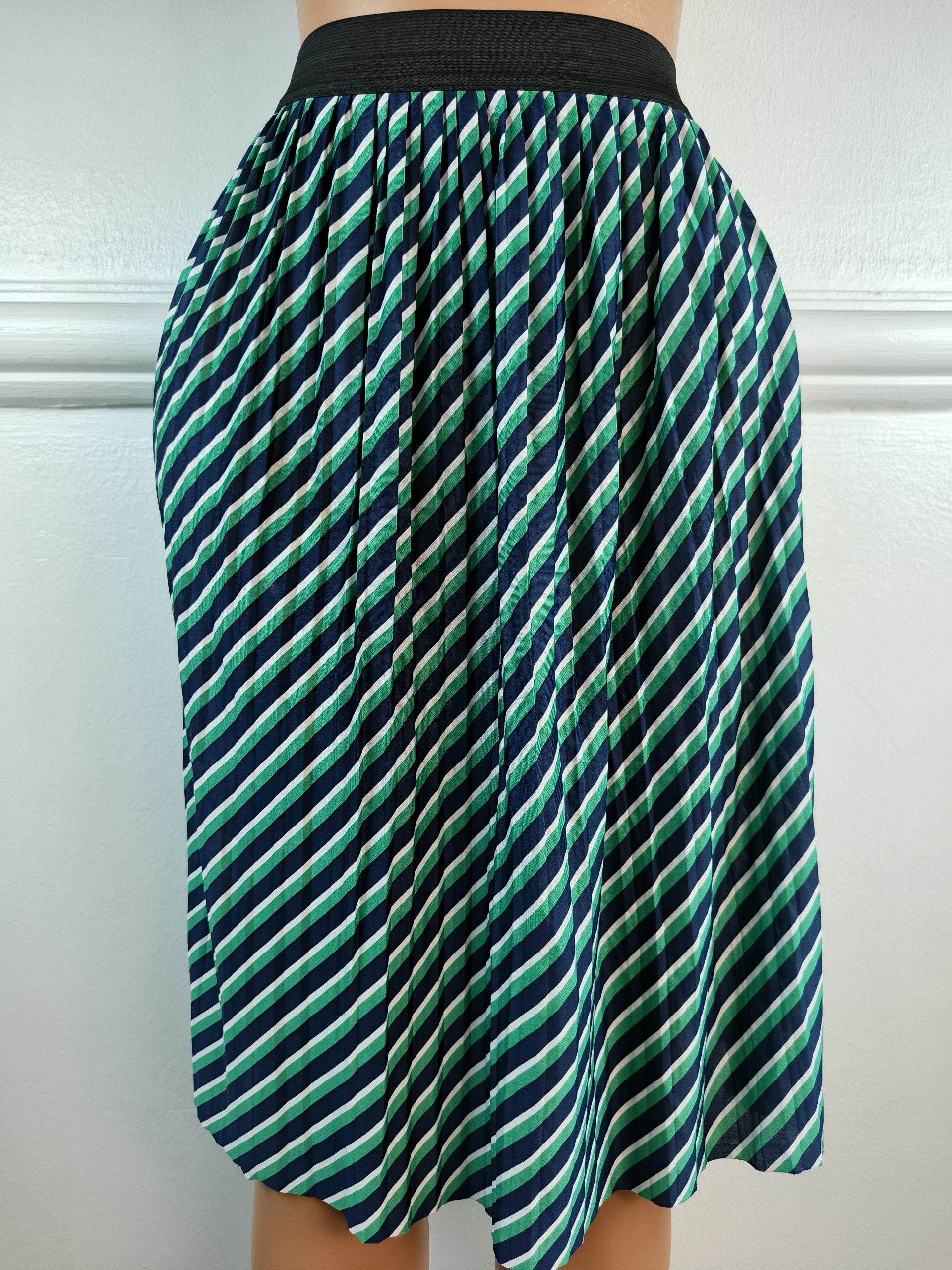ONLY UK 8, L-26 INCHES image 0