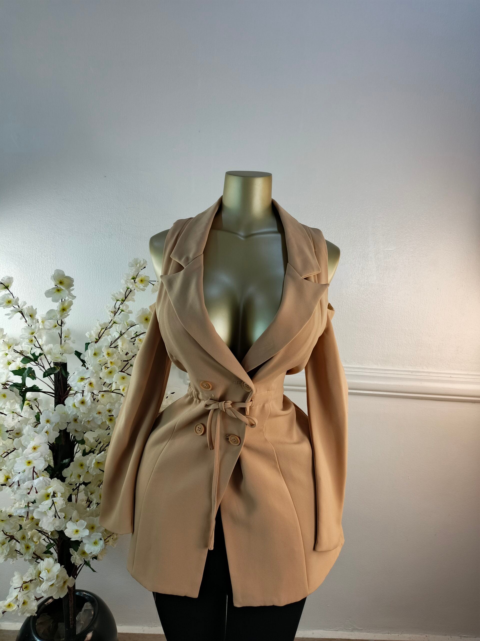 PRETTYLITTLETHING UK SIZE 8 [LENGTH 32 INCHES, CARTON] image 0