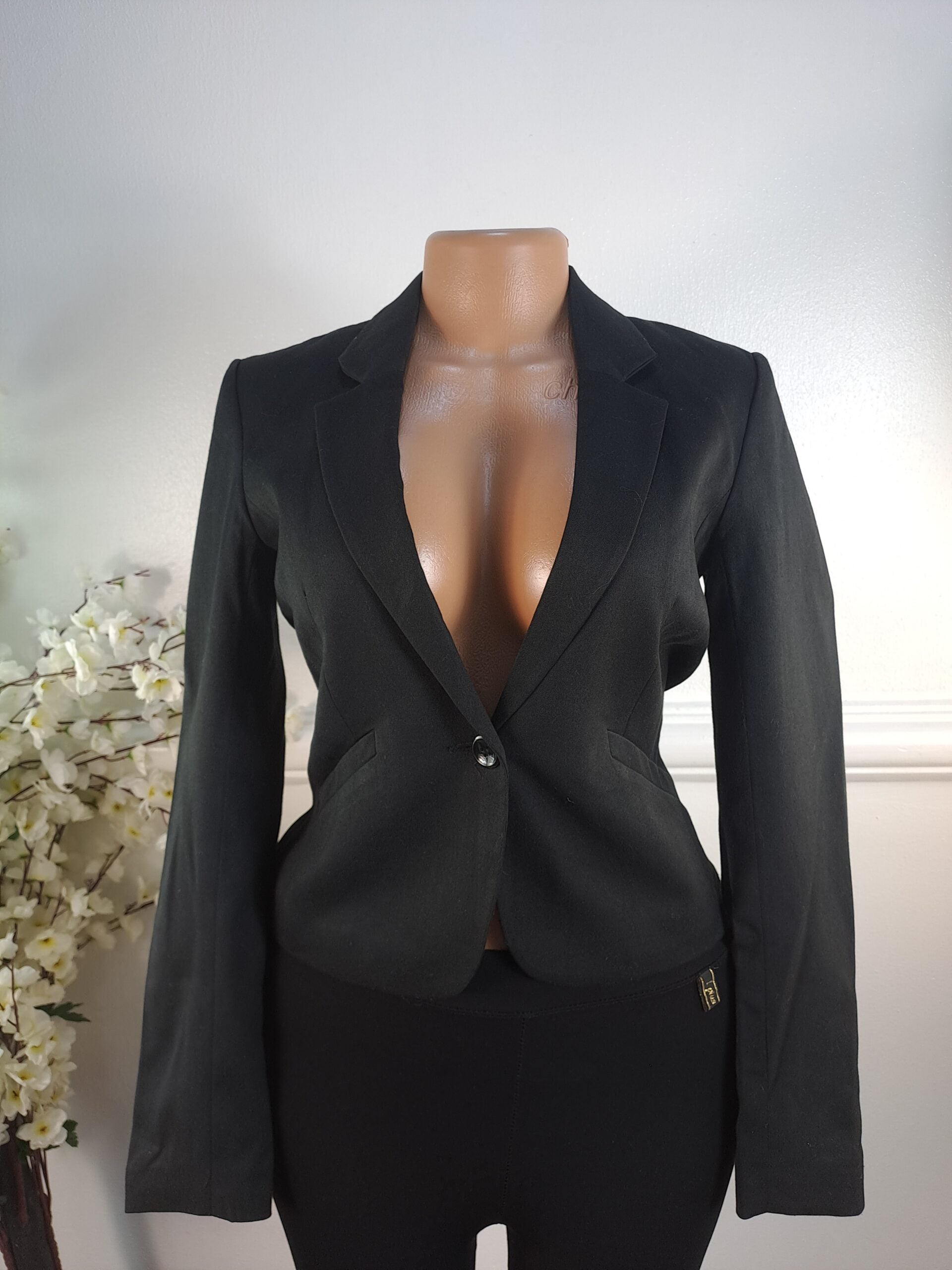 BLAZER UK SIZE 6 [LENGHT 22 INCHES] image 0