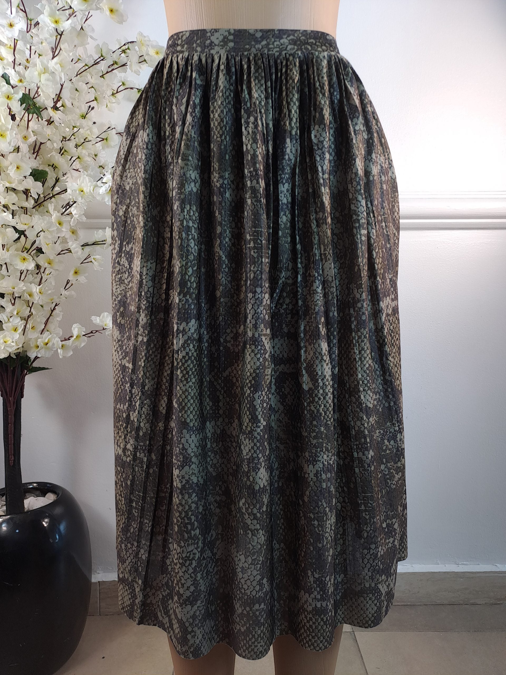 SKIRT UK 8, L-30 INCHES image 0