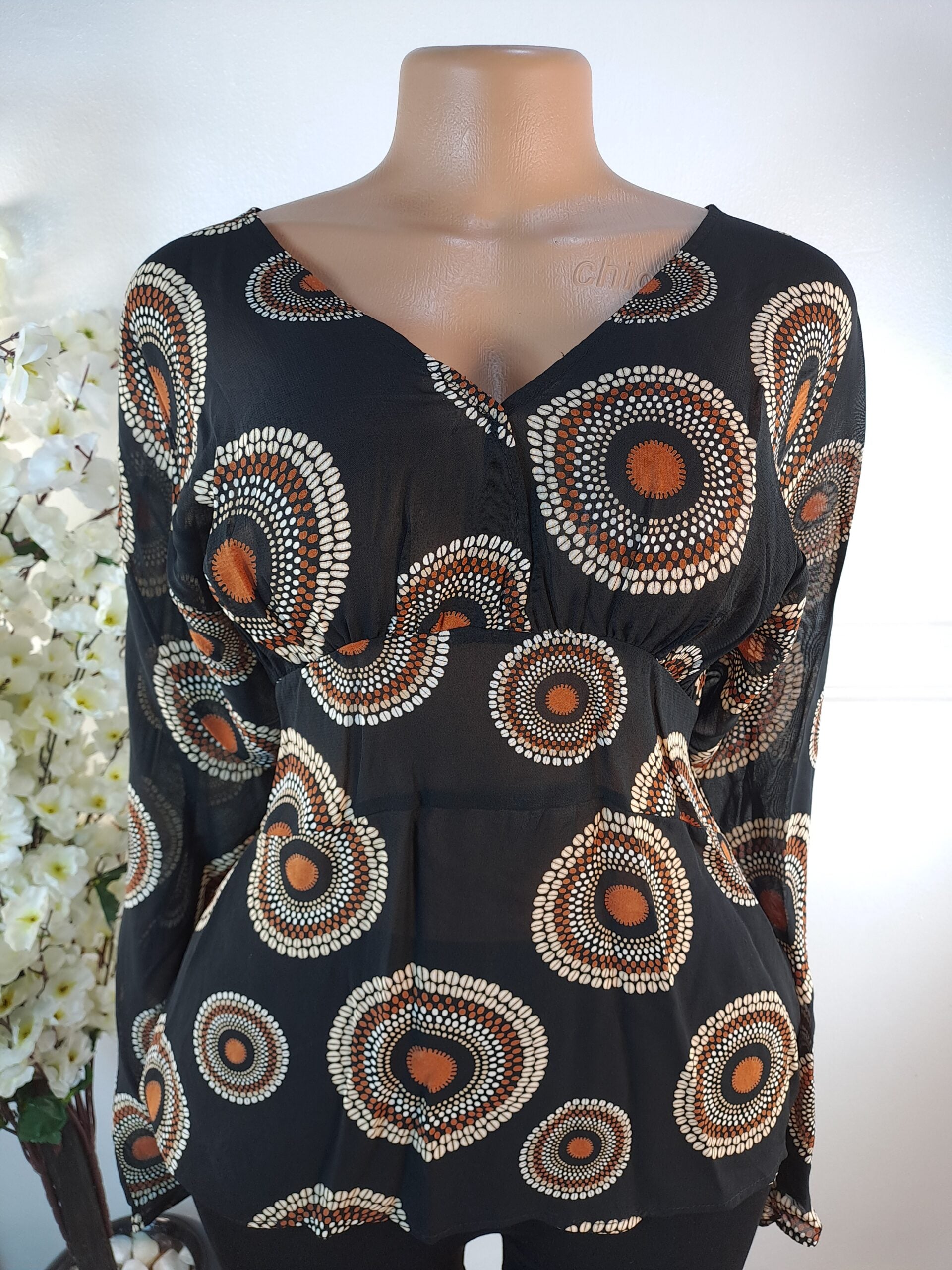WALLIS UK 14 image 0