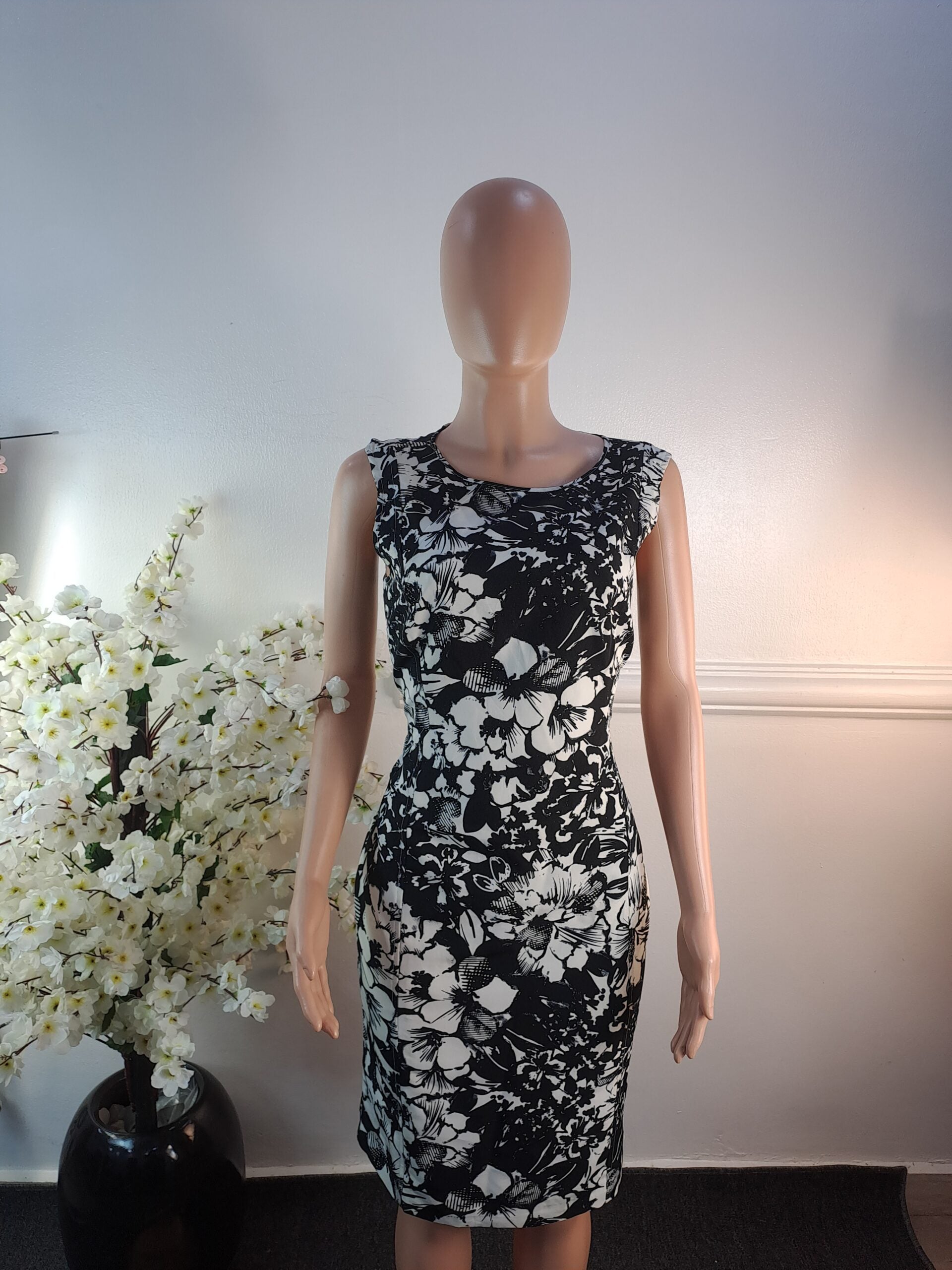 DRESS UK SIZE 8 image 0
