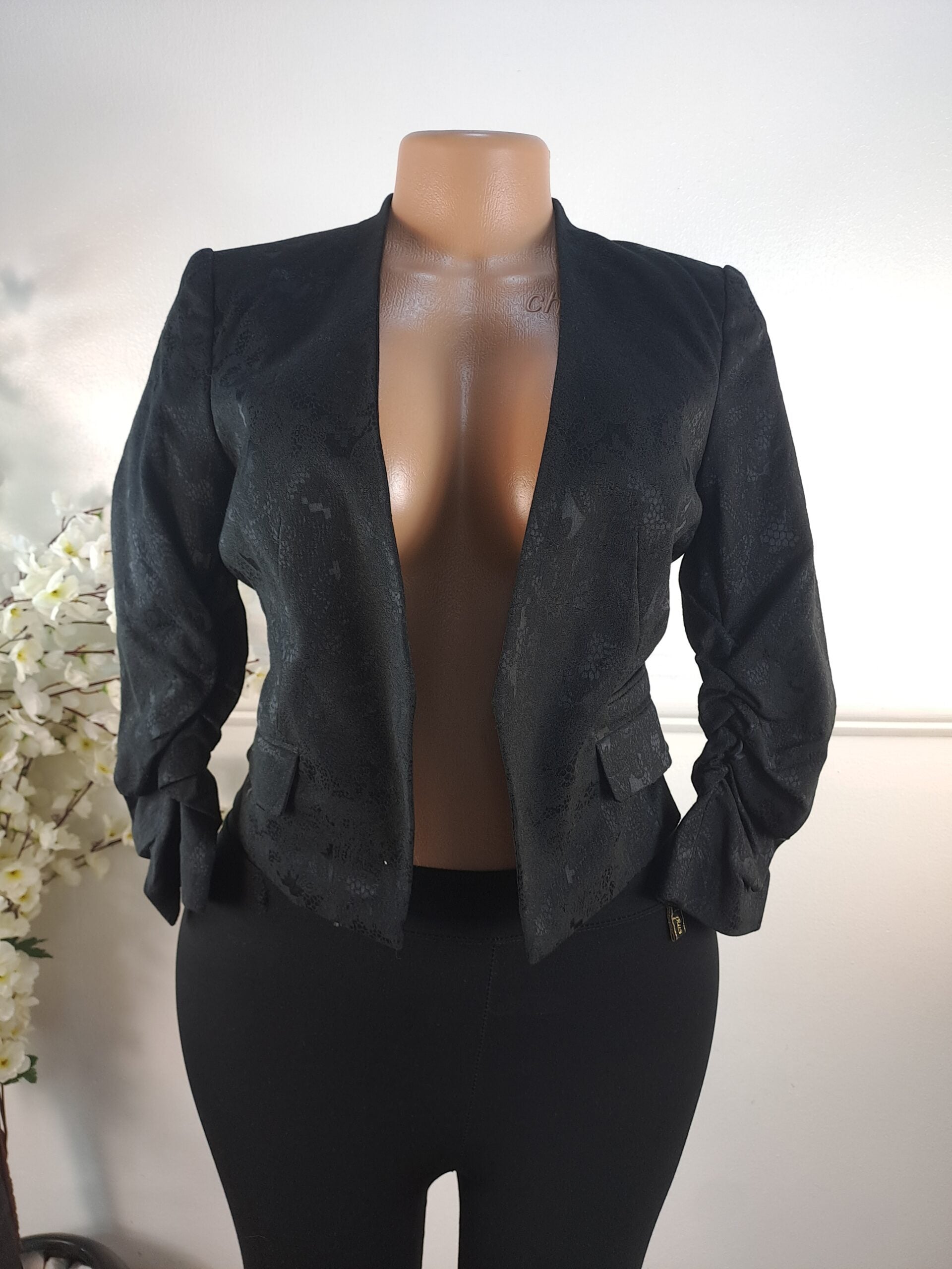 H&amp;M UK SIZE 6 [LENGHT 19 INCHES] image 0