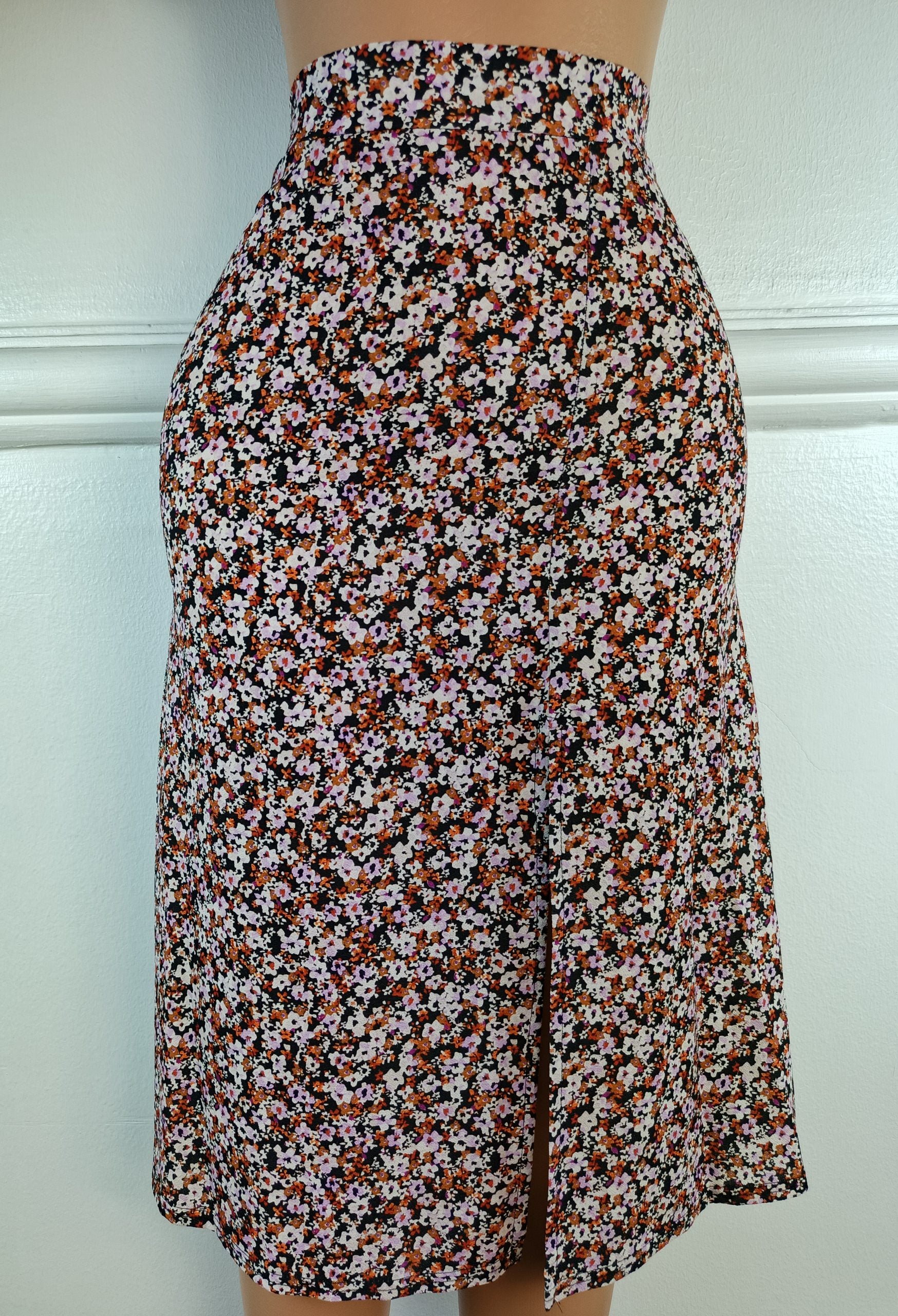 PRETTY LITTLE THING UK 6, L-30 INCHES image 0