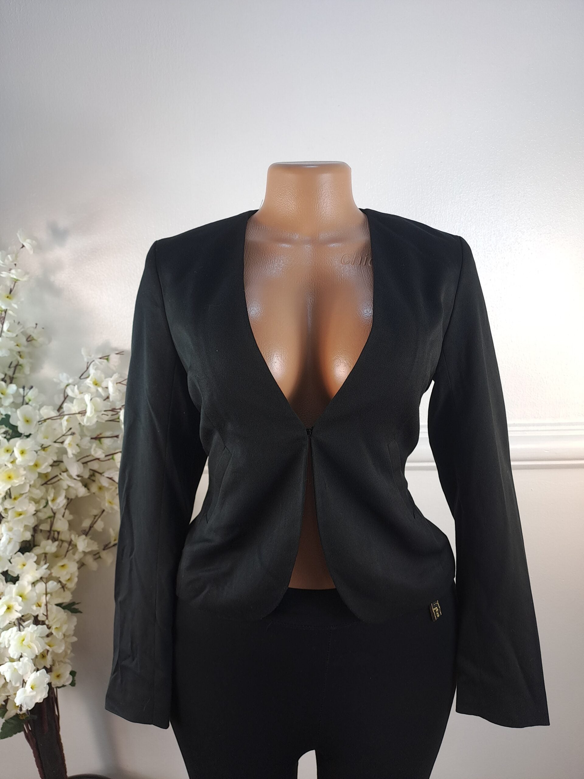 BLAZER UK SIZE 6 [LENGHT 21 INCHES] image 0