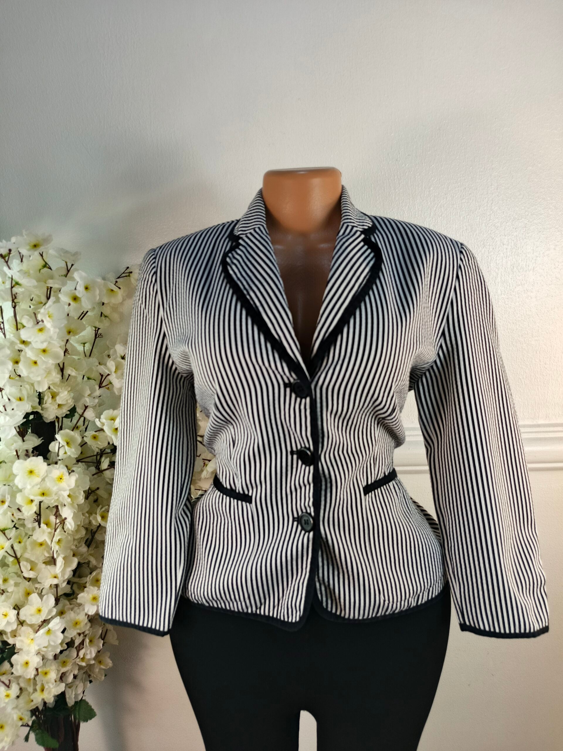 GERRY WEBER UK SIZE 12 [LENGTH 22 INCHES, BLACK &amp; WHITE] image 0