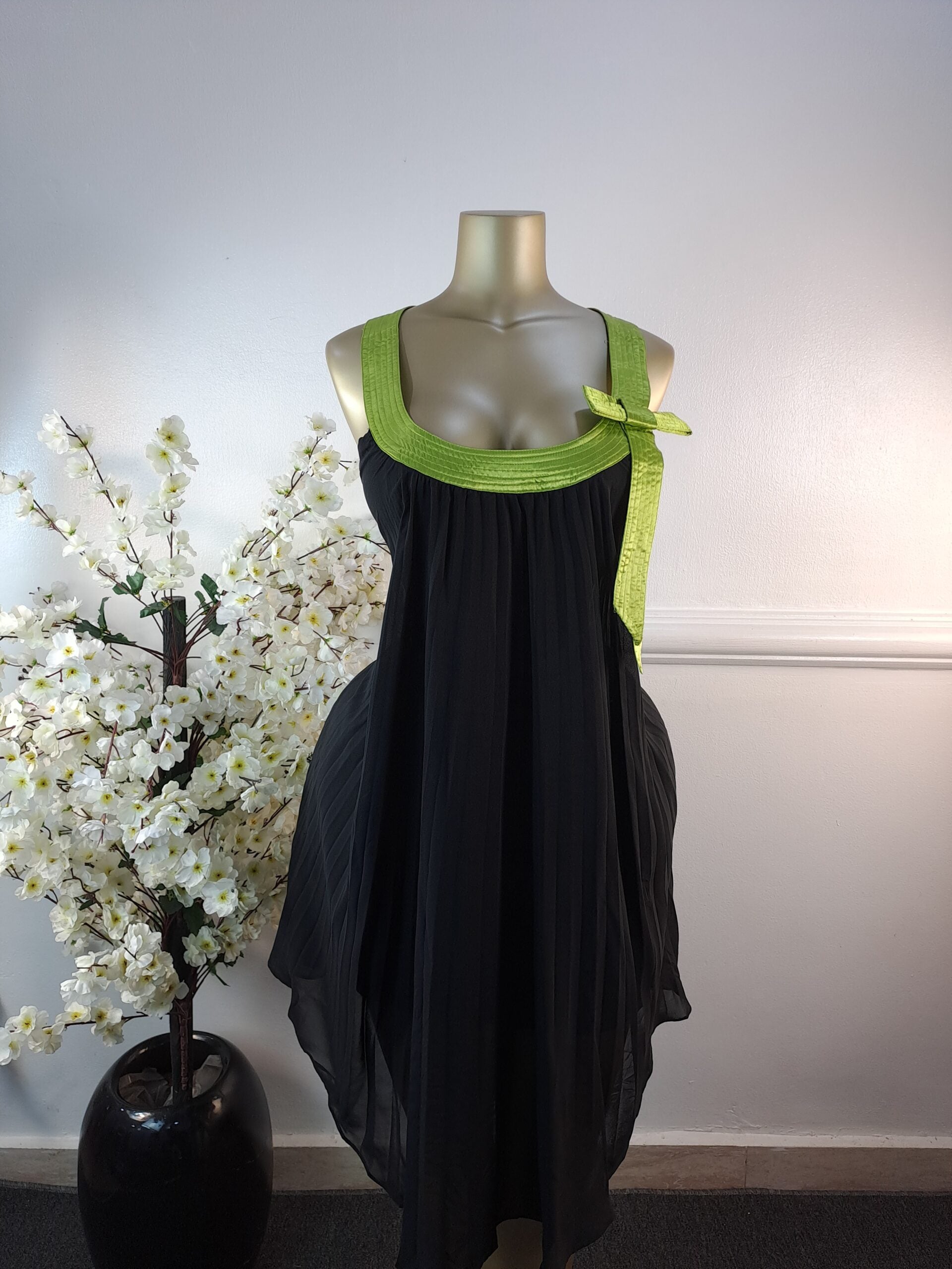 ROBBIE BEE UK SIZE 16 [L37, BLACK] image 0