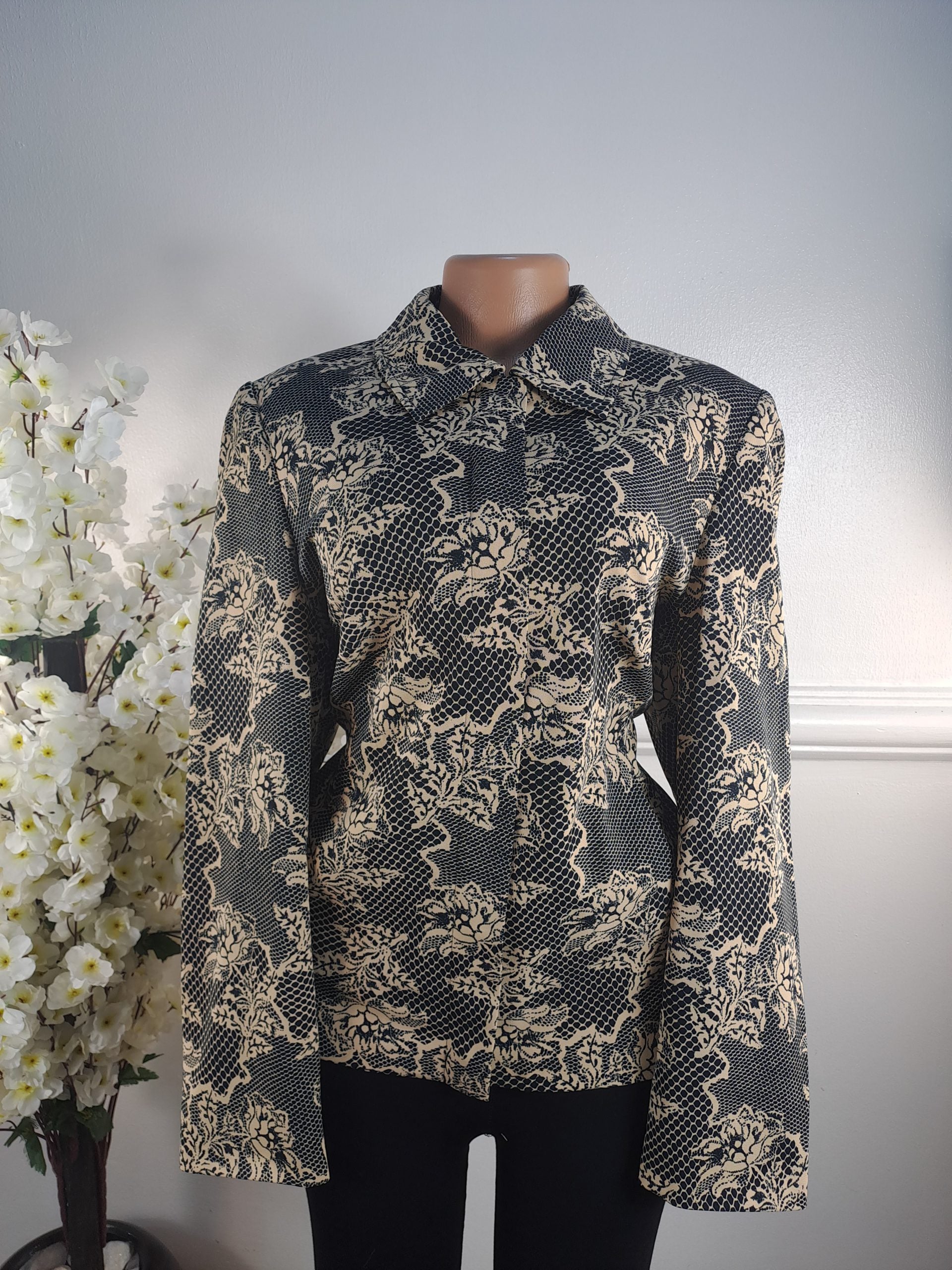 BETTY BARDAY UK SIZE 14 [LENGHT 27 INCHES] image 0