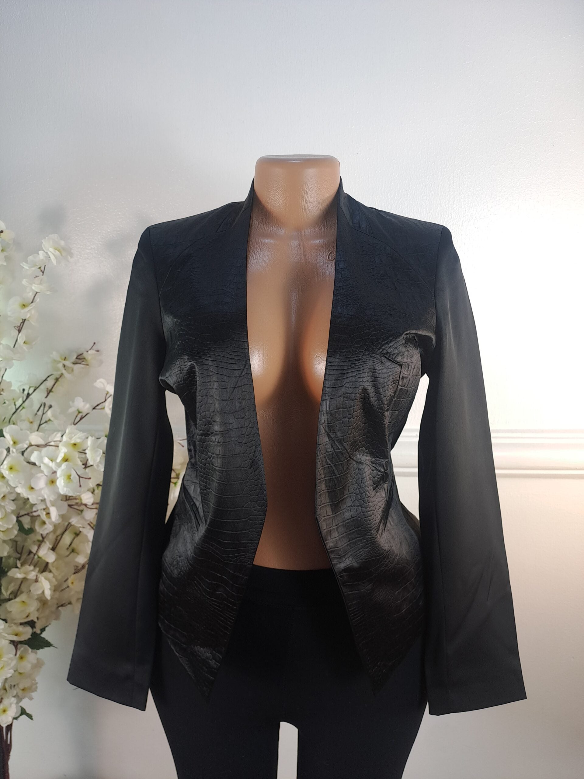 BLAZER UK SIZE 6 [LENGTH 26 INCHES, BLACK] image 0