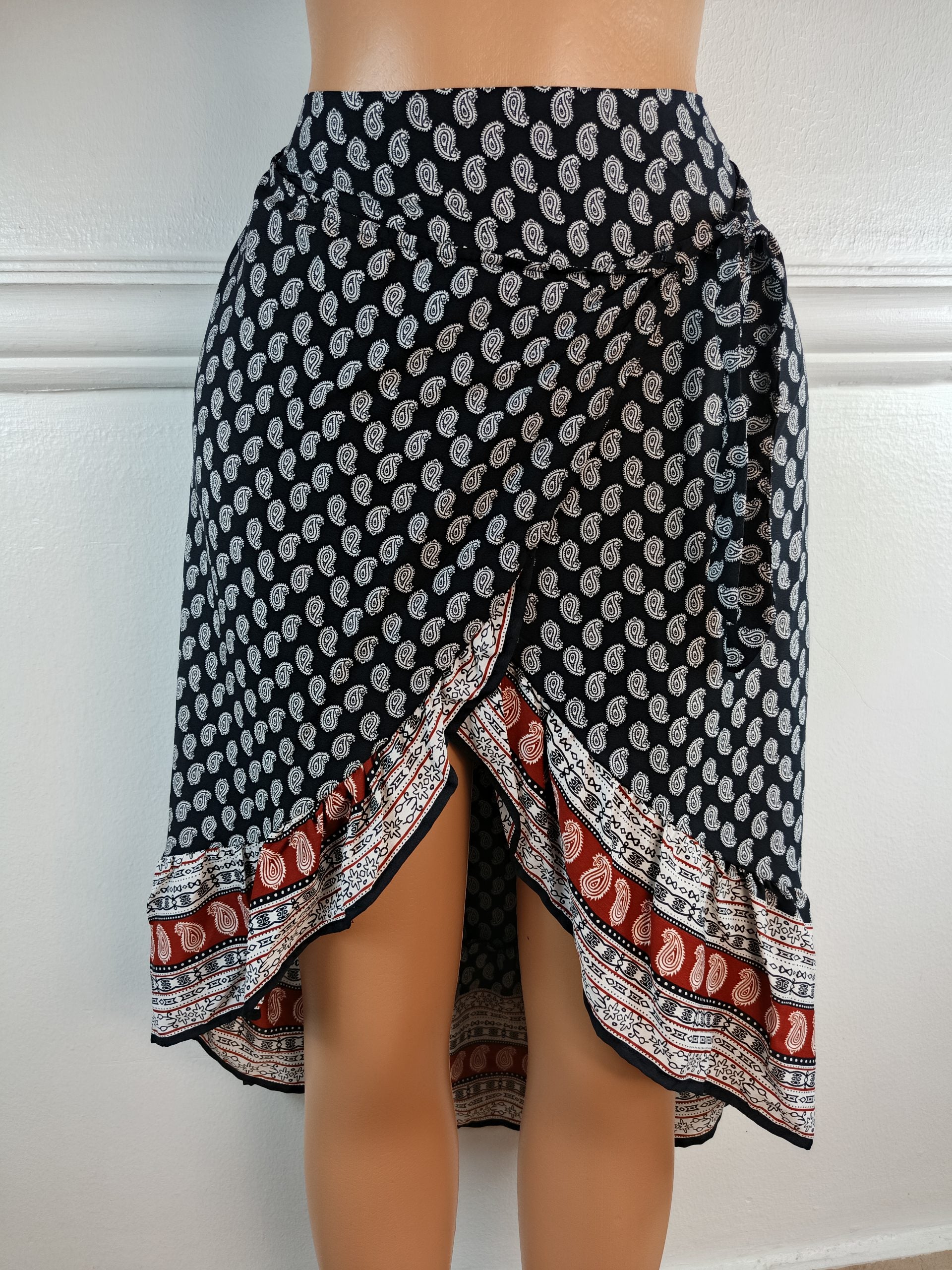 BOOHOO UK 10, L-29 INCHES image 0